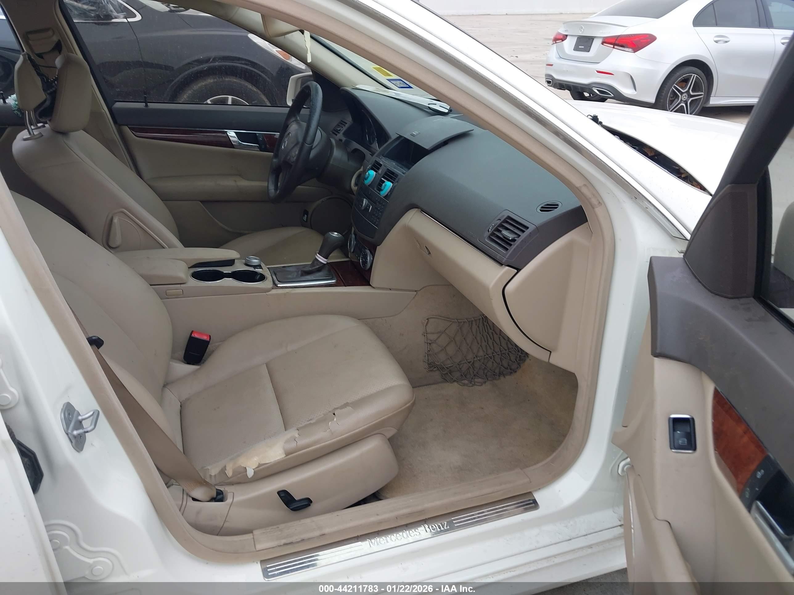 2011 Mercedes-benz C 300 Sport White vin: WDDGF5EB0BR160761