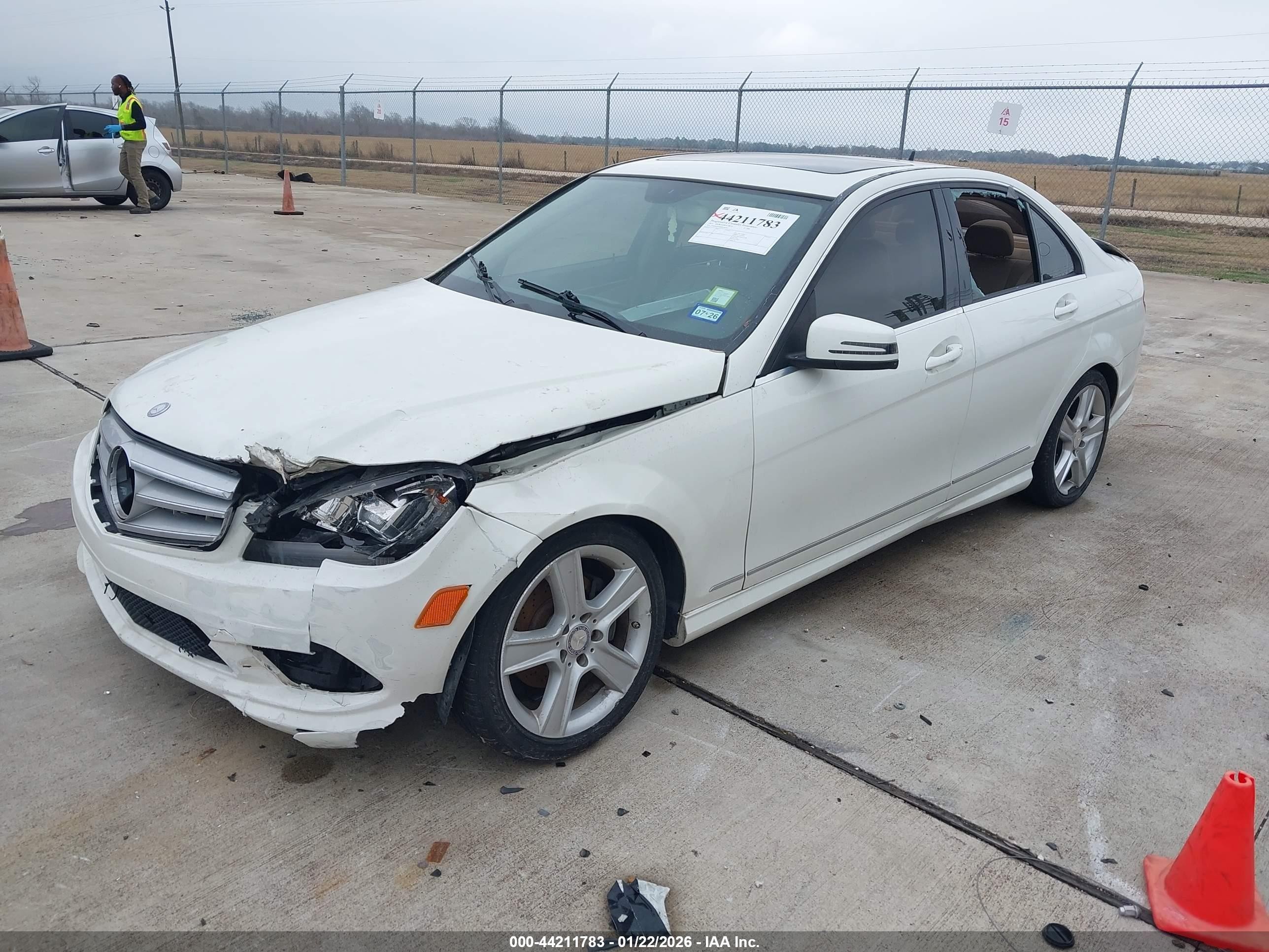 2011 Mercedes-benz C 300 Sport White vin: WDDGF5EB0BR160761