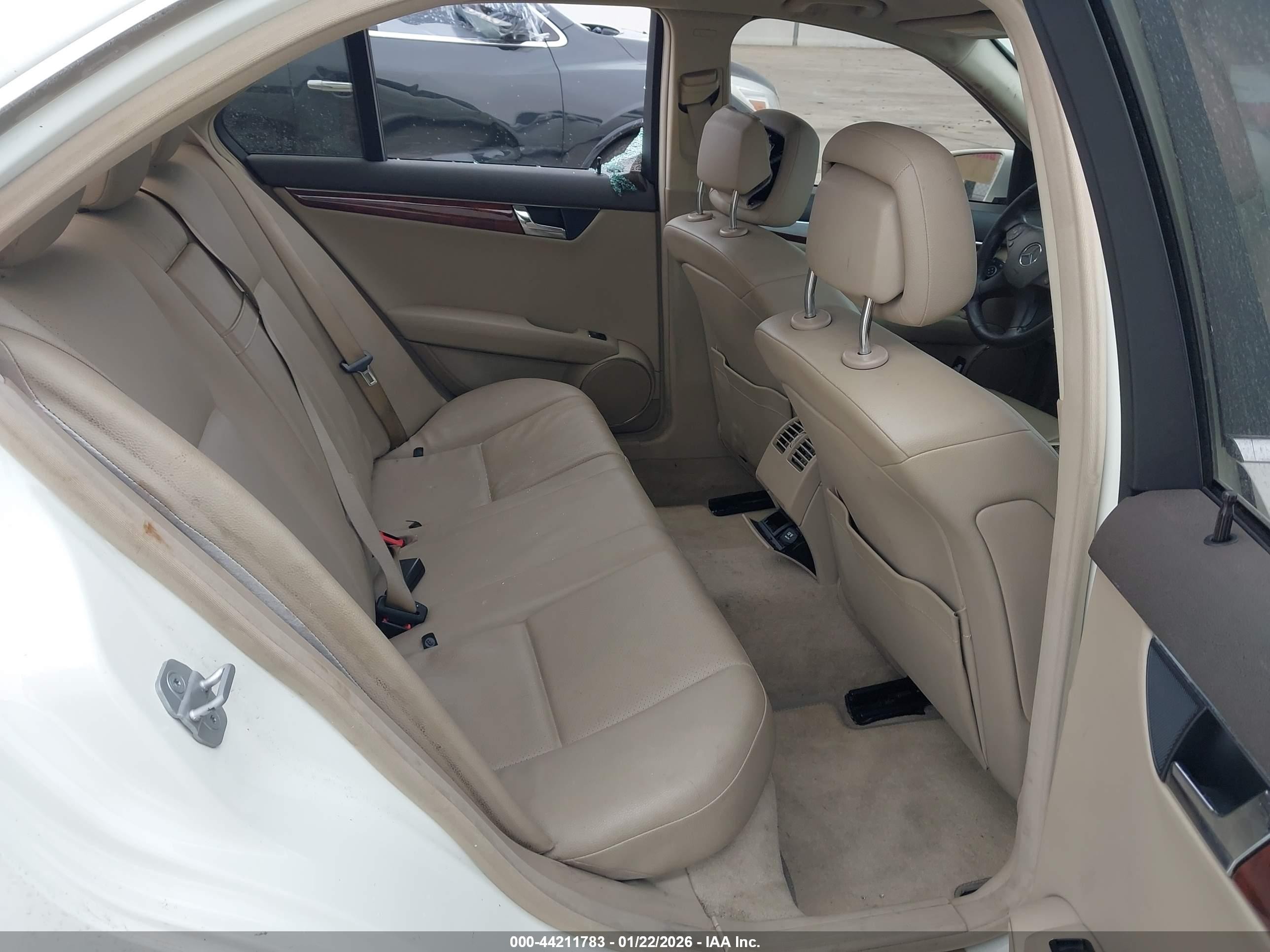 2011 Mercedes-benz C 300 Sport White vin: WDDGF5EB0BR160761