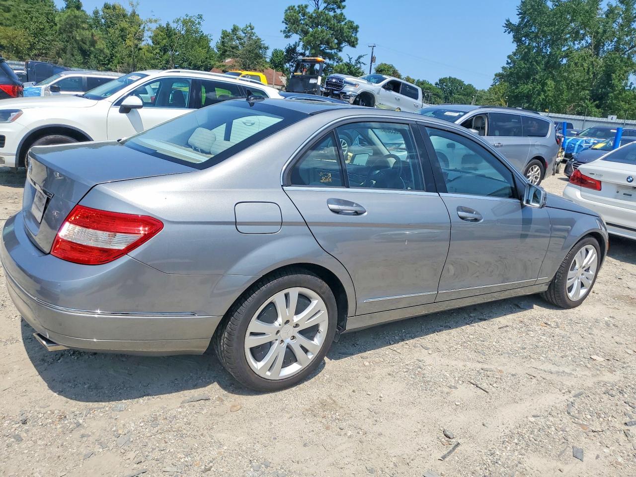 2011 Mercedes-benz C 300 Серебряный vin: WDDGF5EB0BR161988