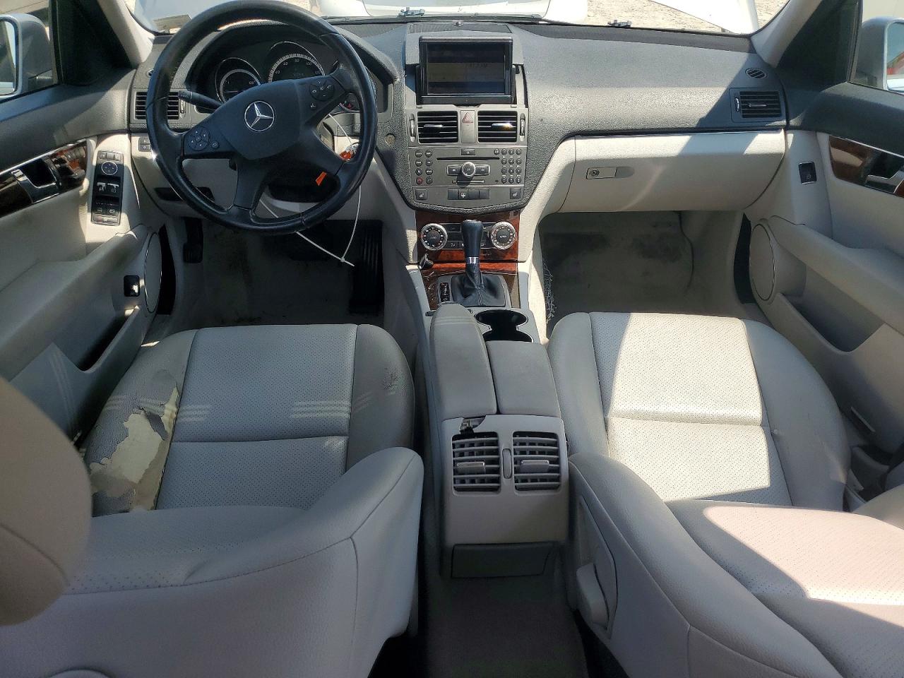 2011 Mercedes-benz C 300 Серебряный vin: WDDGF5EB0BR161988