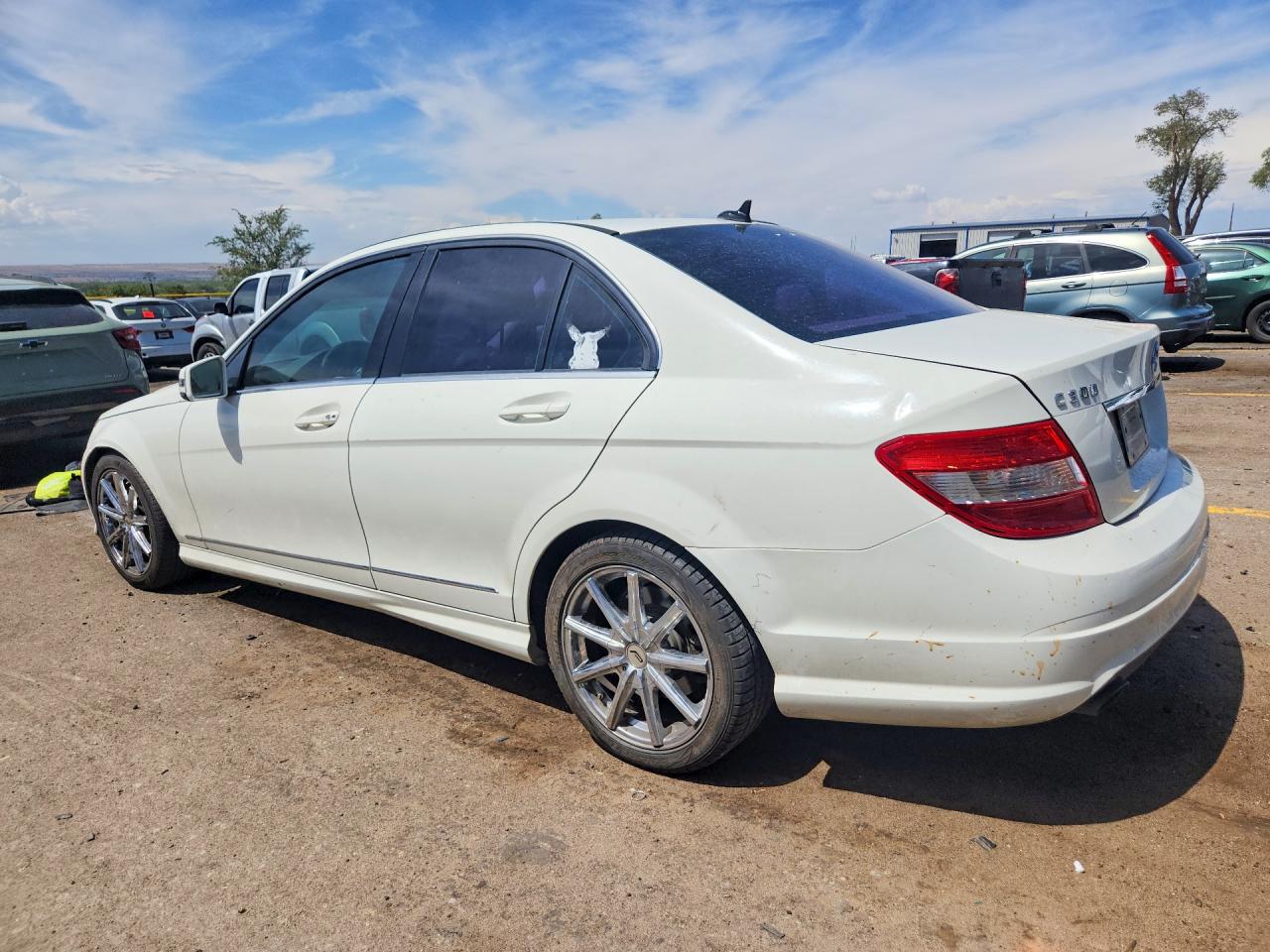 2011 Mercedes-benz C 300 Белый vin: WDDGF5EB0BR172893