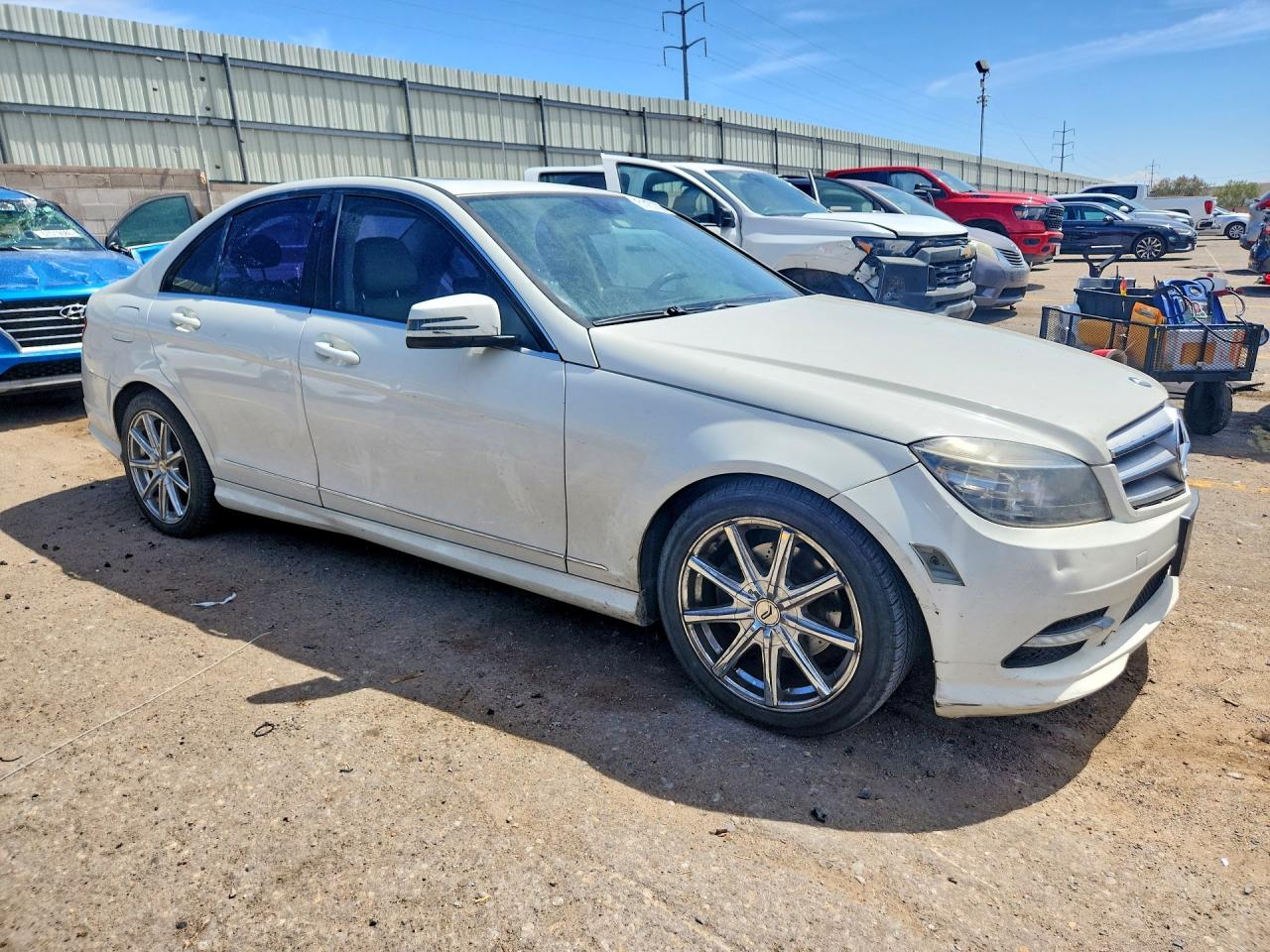 2011 Mercedes-benz C 300 Белый vin: WDDGF5EB0BR172893