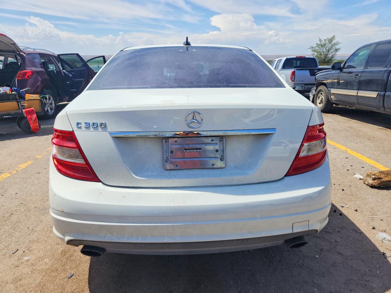 2011 Mercedes-benz C 300 Белый vin: WDDGF5EB0BR172893