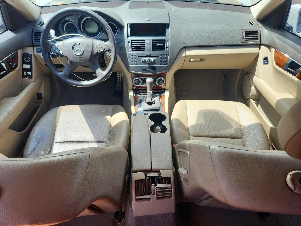 2011 Mercedes-benz C 300 Белый vin: WDDGF5EB0BR172893
