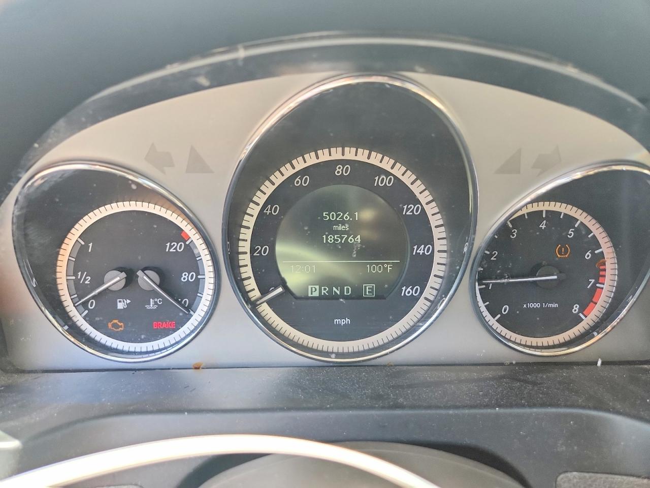 2011 Mercedes-benz C 300 Белый vin: WDDGF5EB0BR172893