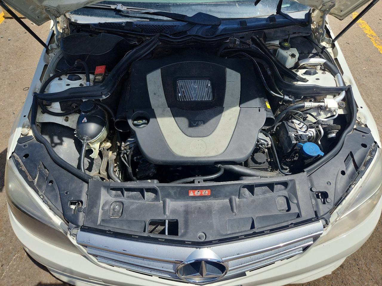 2011 Mercedes-benz C 300 Белый vin: WDDGF5EB0BR172893