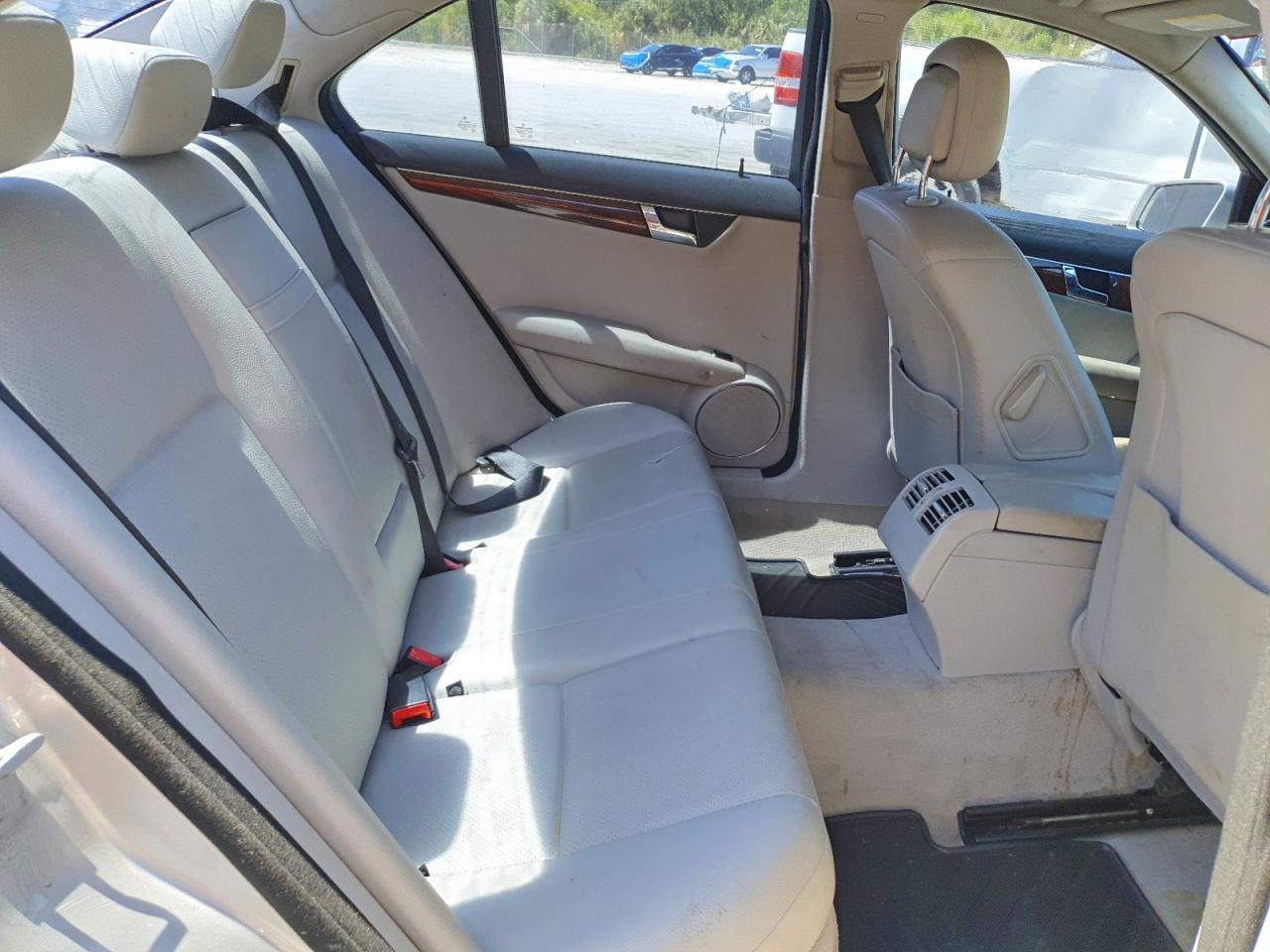 2011 Mercedes-benz C 300 Silver vin: WDDGF5EB0BR174305