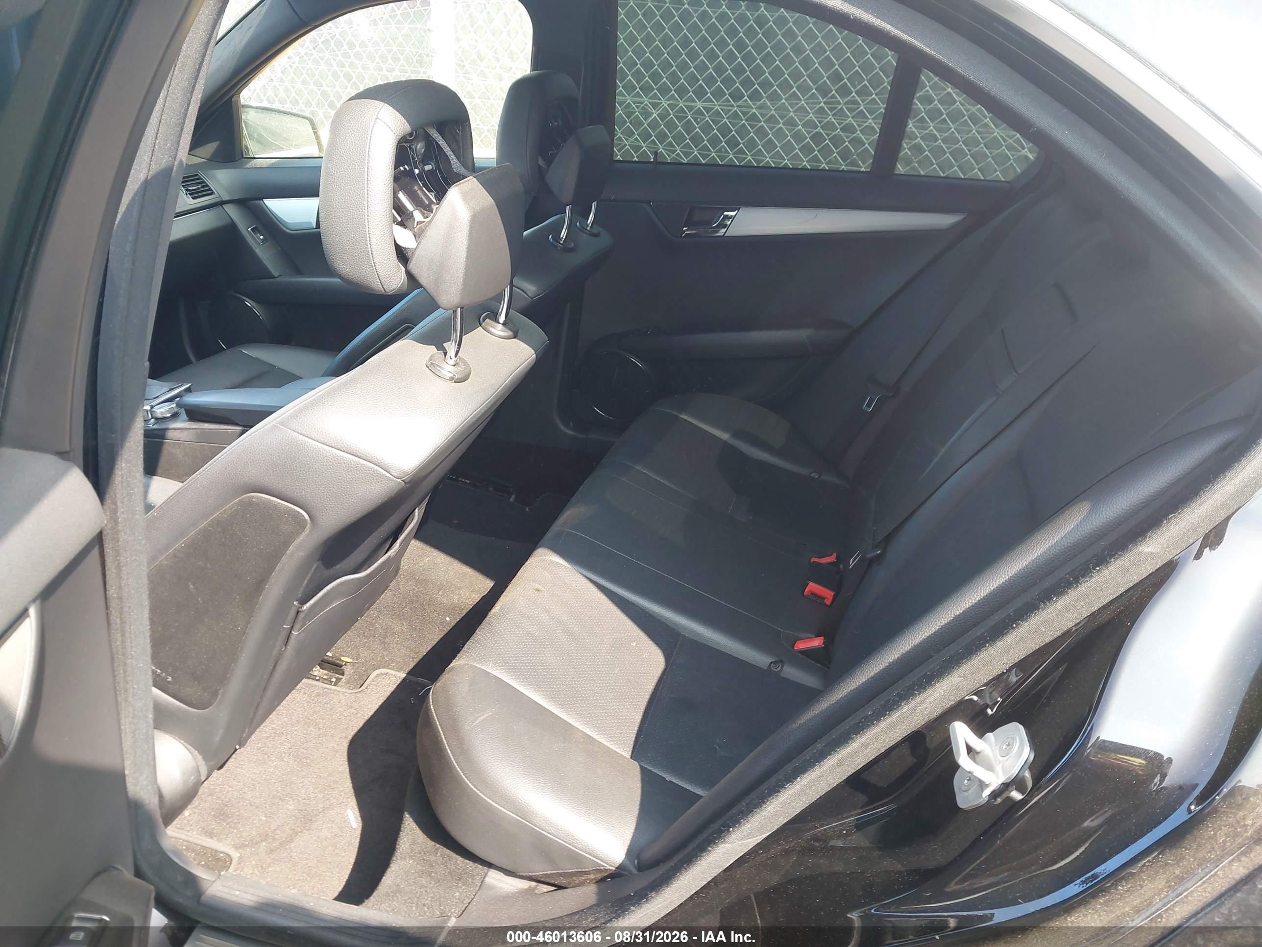 2010 Mercedes-benz C 300 Luxury/sport Черный vin: WDDGF5EB1AF424733