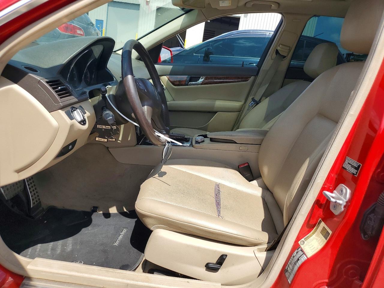 2010 Mercedes-benz C 300 Красный vin: WDDGF5EB1AF434050