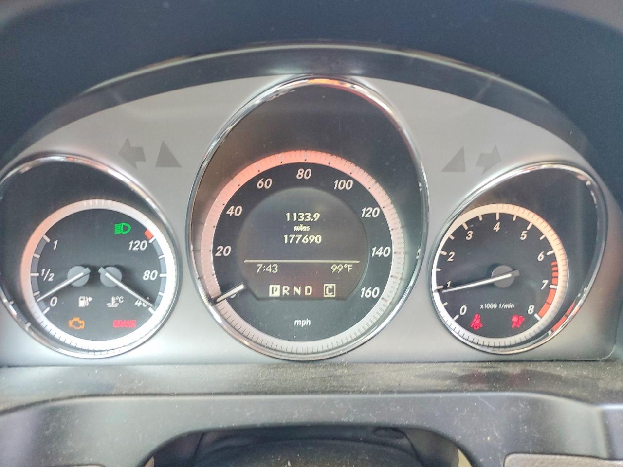 2010 Mercedes-benz C 300 Красный vin: WDDGF5EB1AF434050