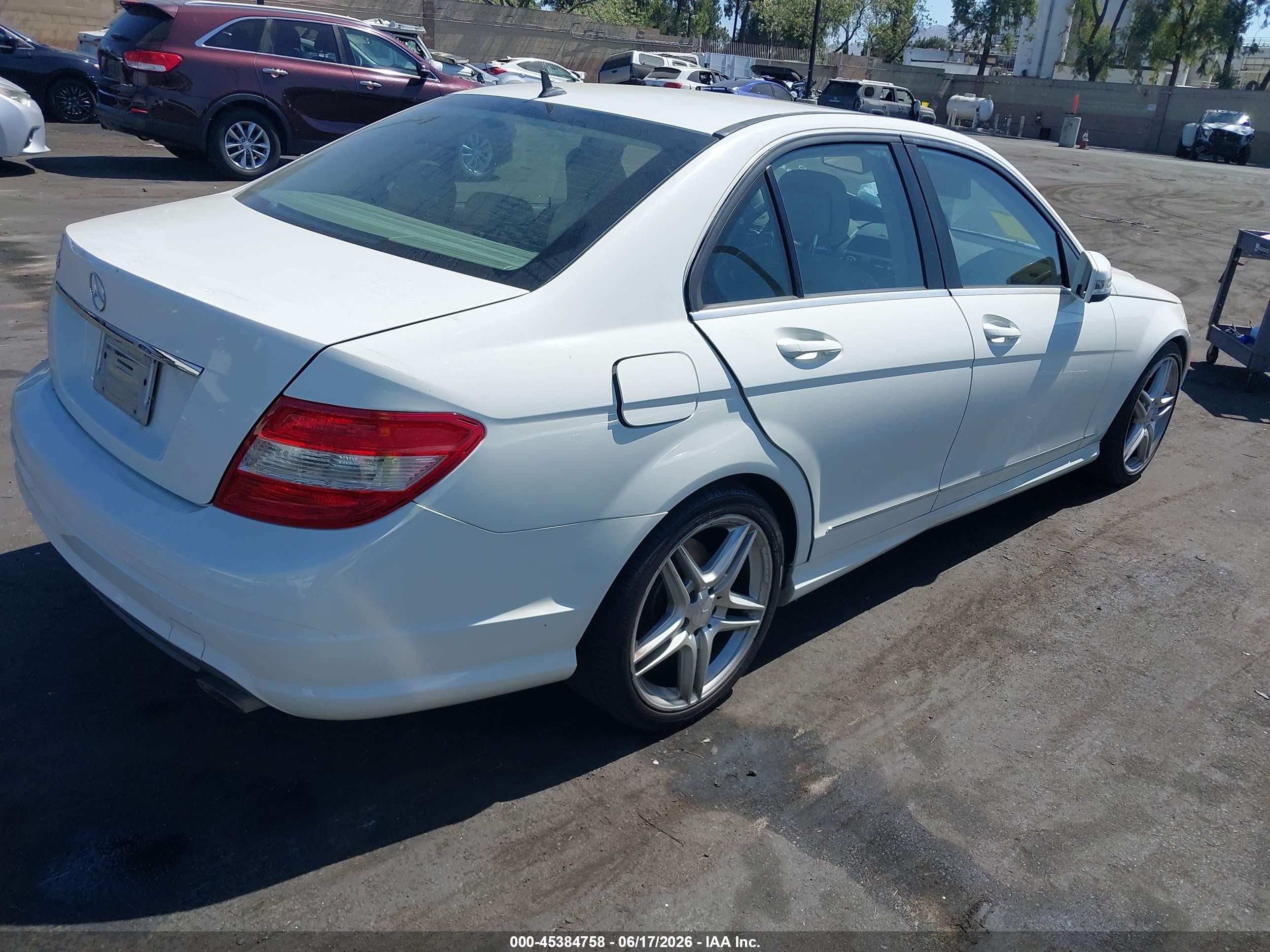 2010 Mercedes-benz C 300 Sport White vin: WDDGF5EB1AR118615
