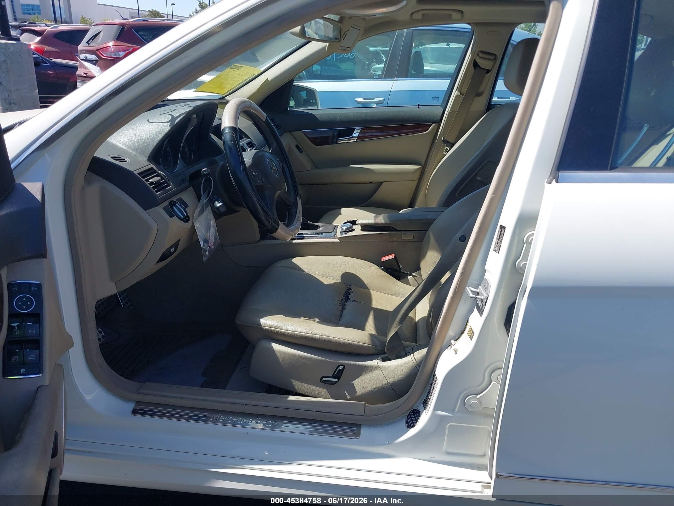 2010 Mercedes-benz C 300 Sport White vin: WDDGF5EB1AR118615