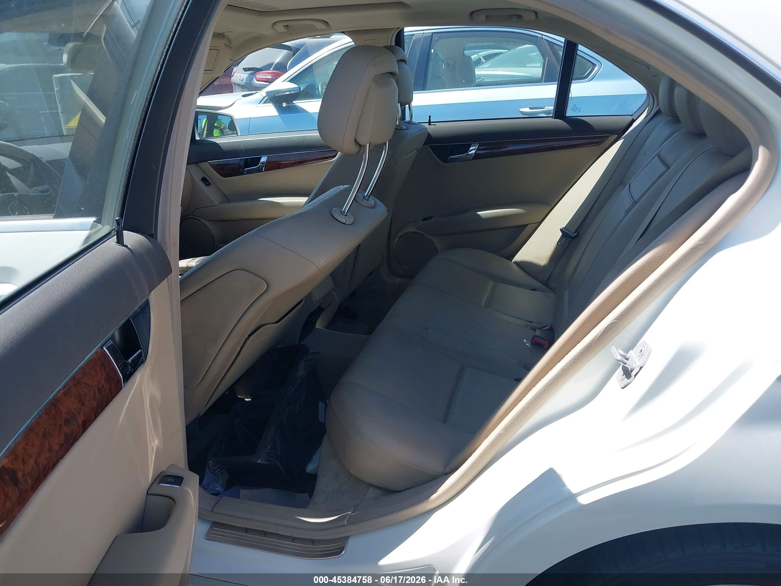 2010 Mercedes-benz C 300 Sport White vin: WDDGF5EB1AR118615