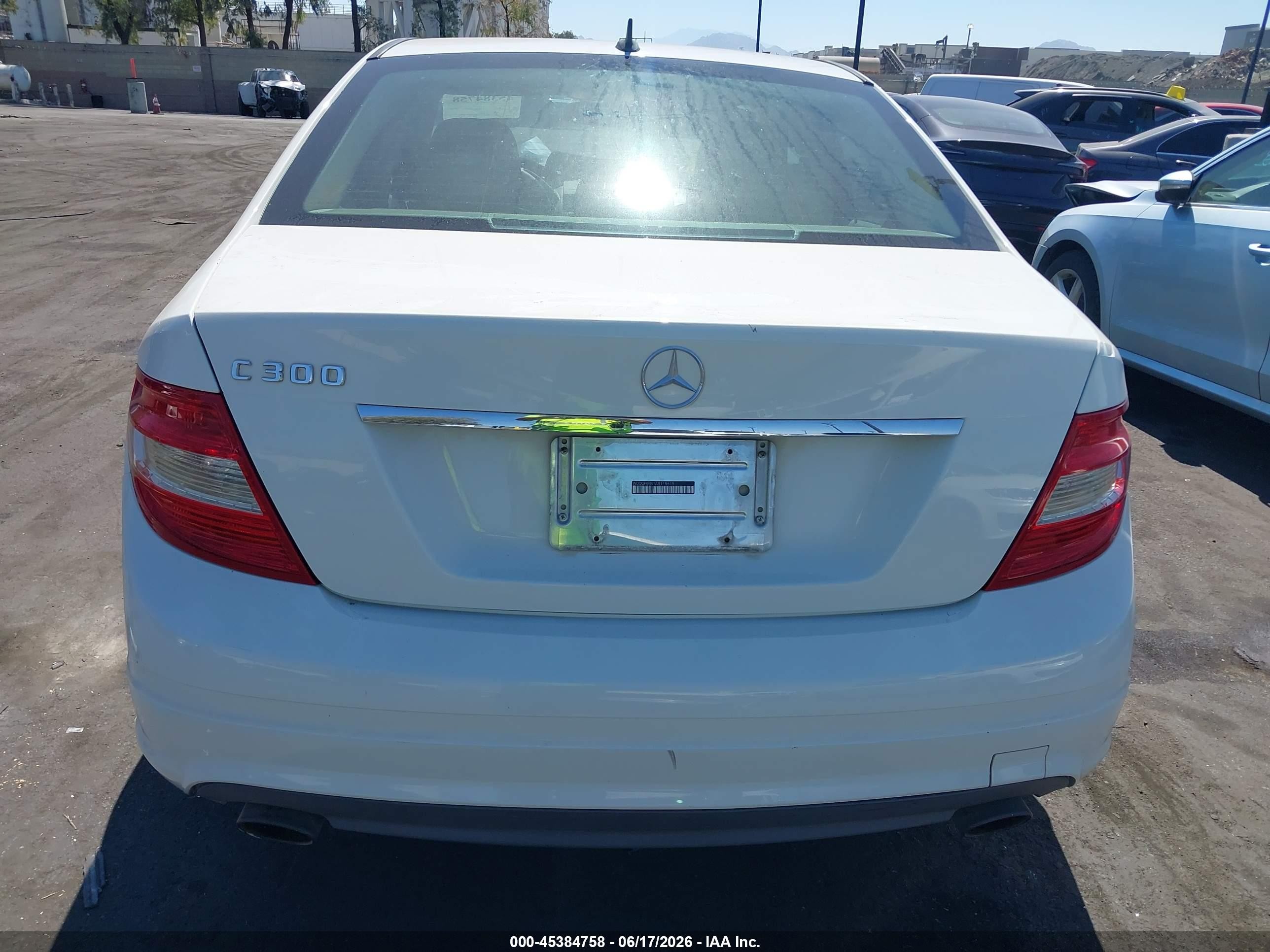 2010 Mercedes-benz C 300 Sport White vin: WDDGF5EB1AR118615