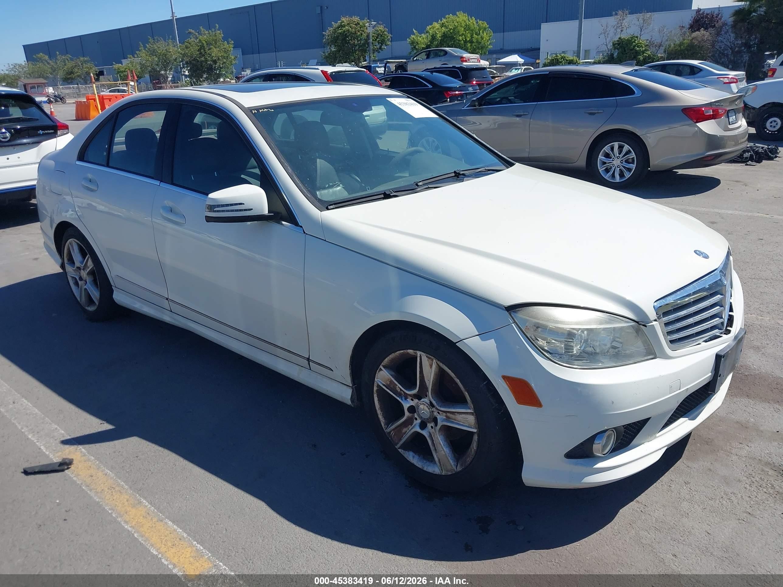 2010 Mercedes-benz C 300 Sport White vin: WDDGF5EB1AR129565