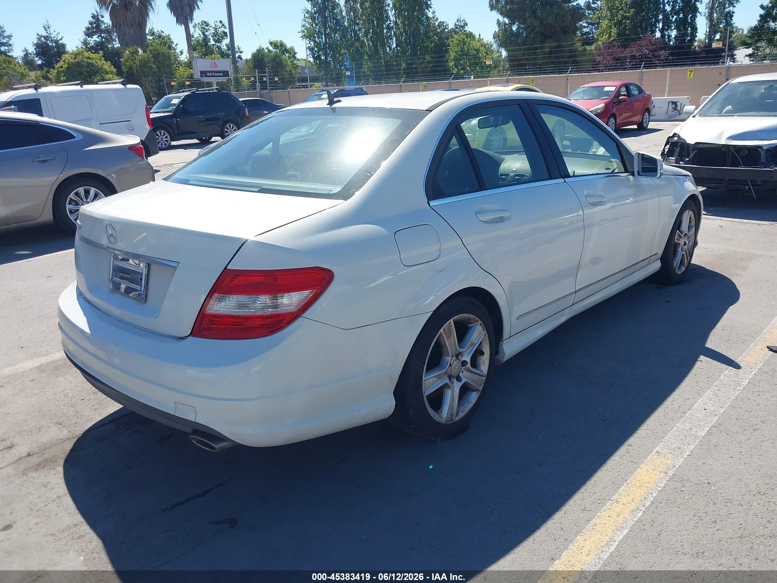 2010 Mercedes-benz C 300 Sport White vin: WDDGF5EB1AR129565