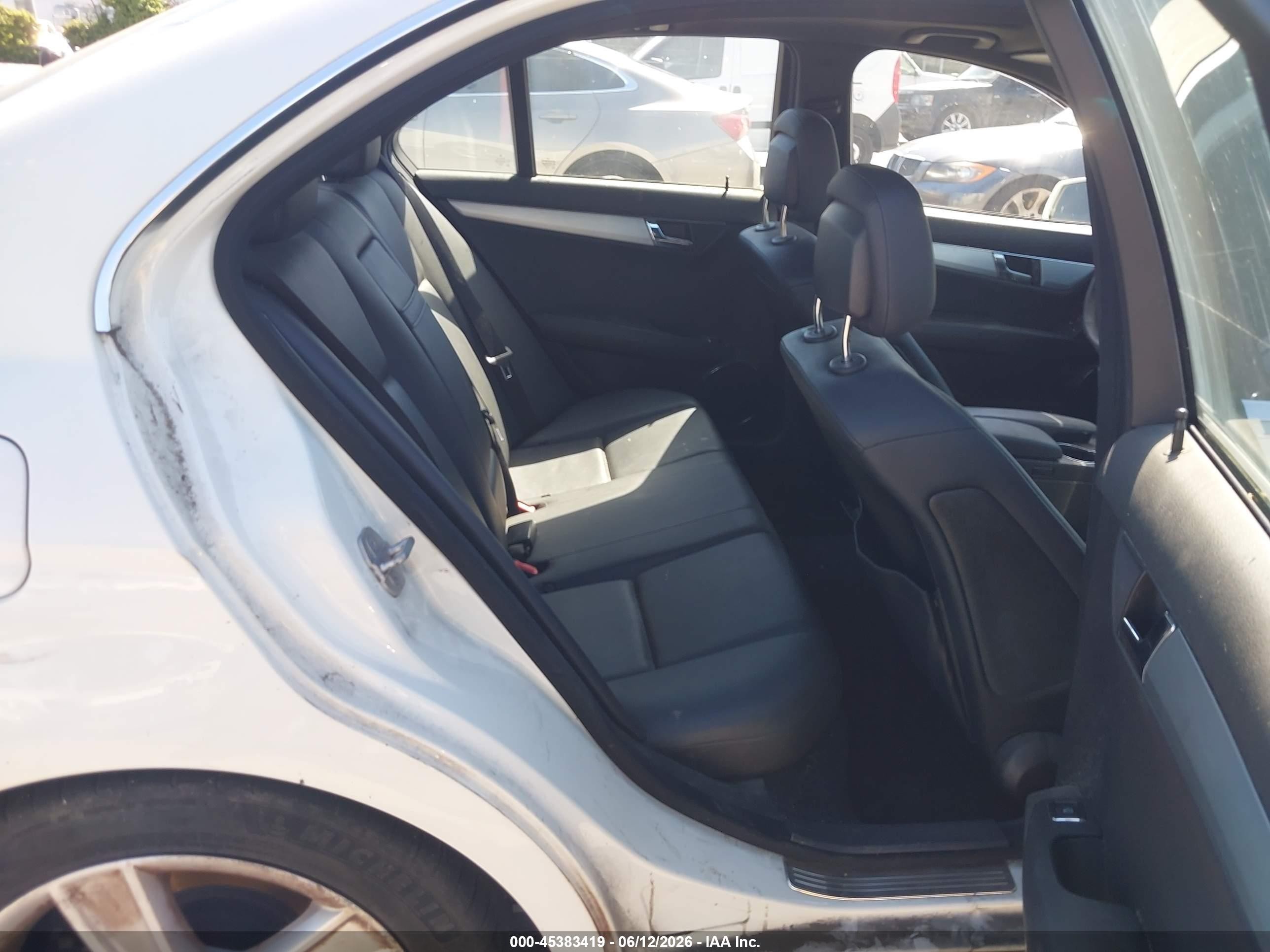 2010 Mercedes-benz C 300 Sport White vin: WDDGF5EB1AR129565