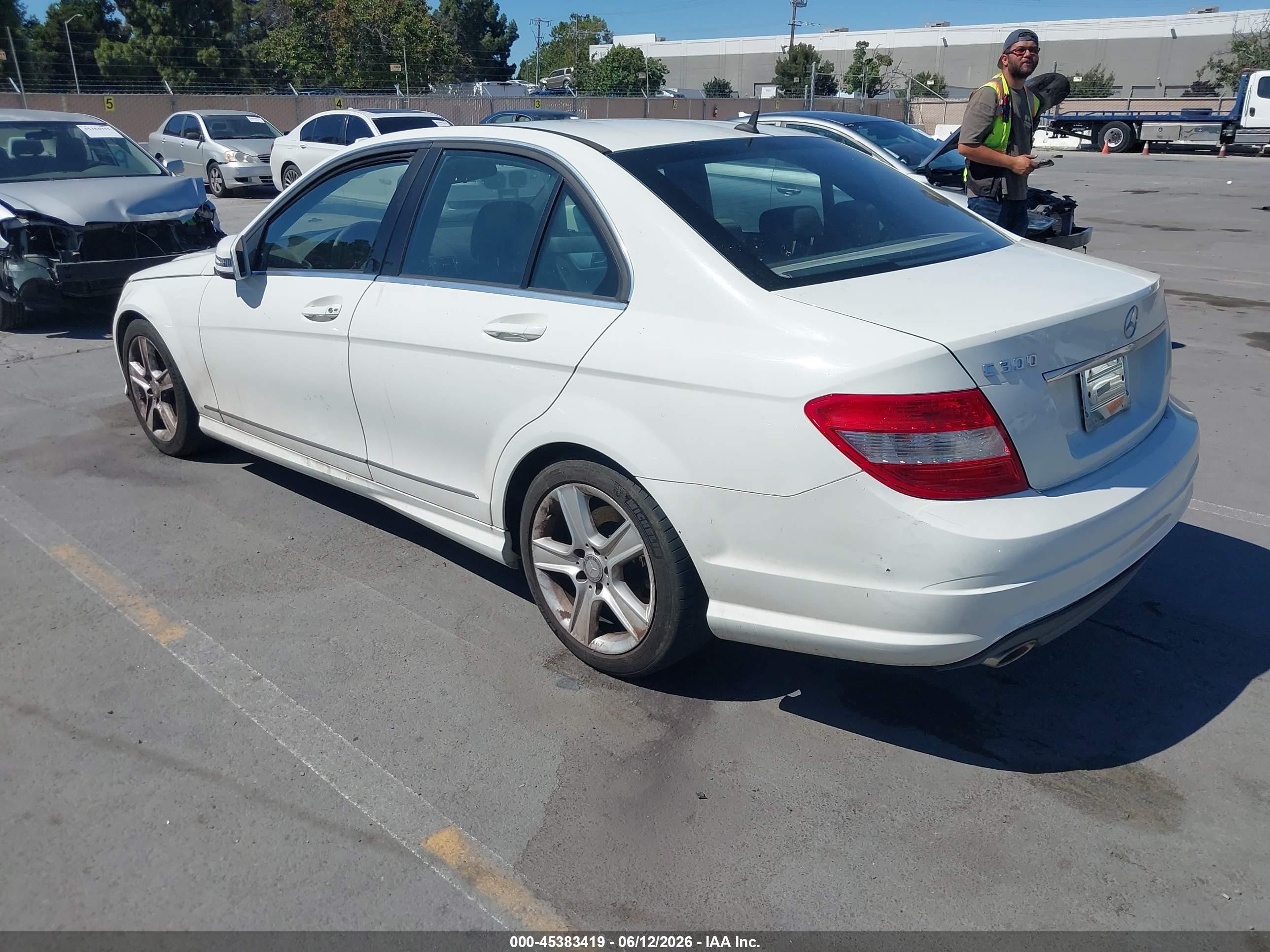 2010 Mercedes-benz C 300 Sport White vin: WDDGF5EB1AR129565