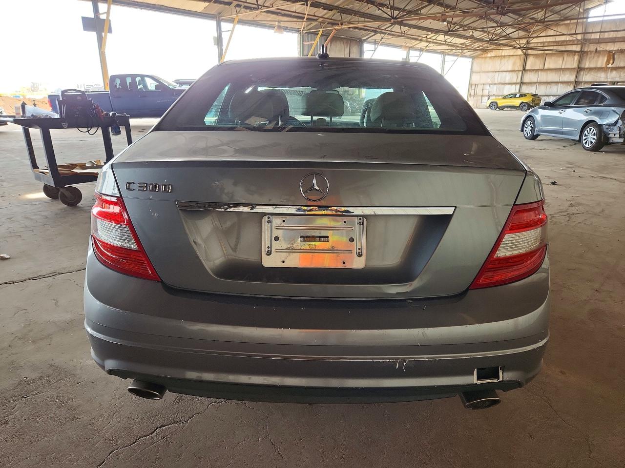 2011 Mercedes-benz C 300 Gray vin: WDDGF5EB1BA417022
