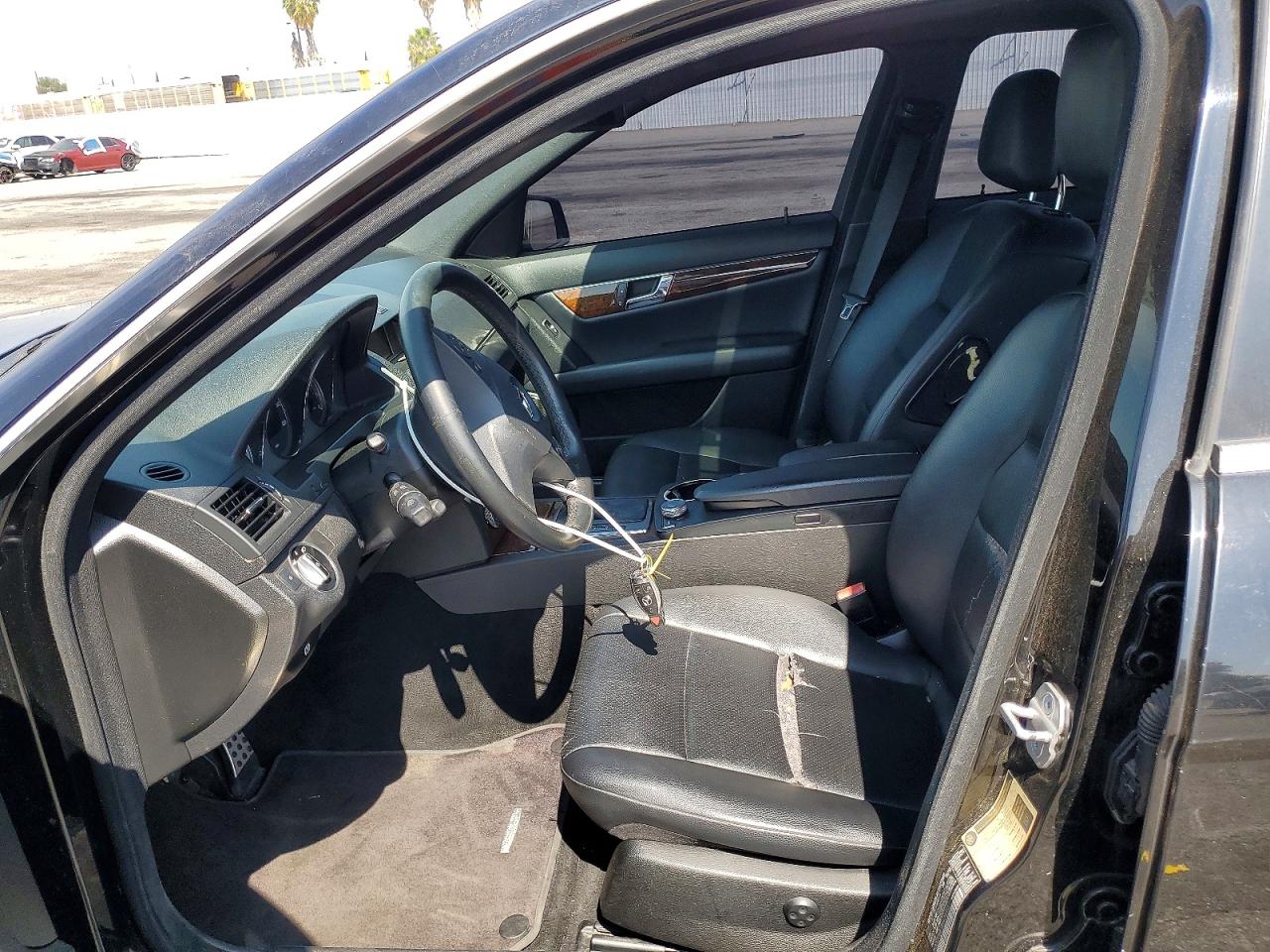 2011 Mercedes-benz C 300 Черный vin: WDDGF5EB1BA424133