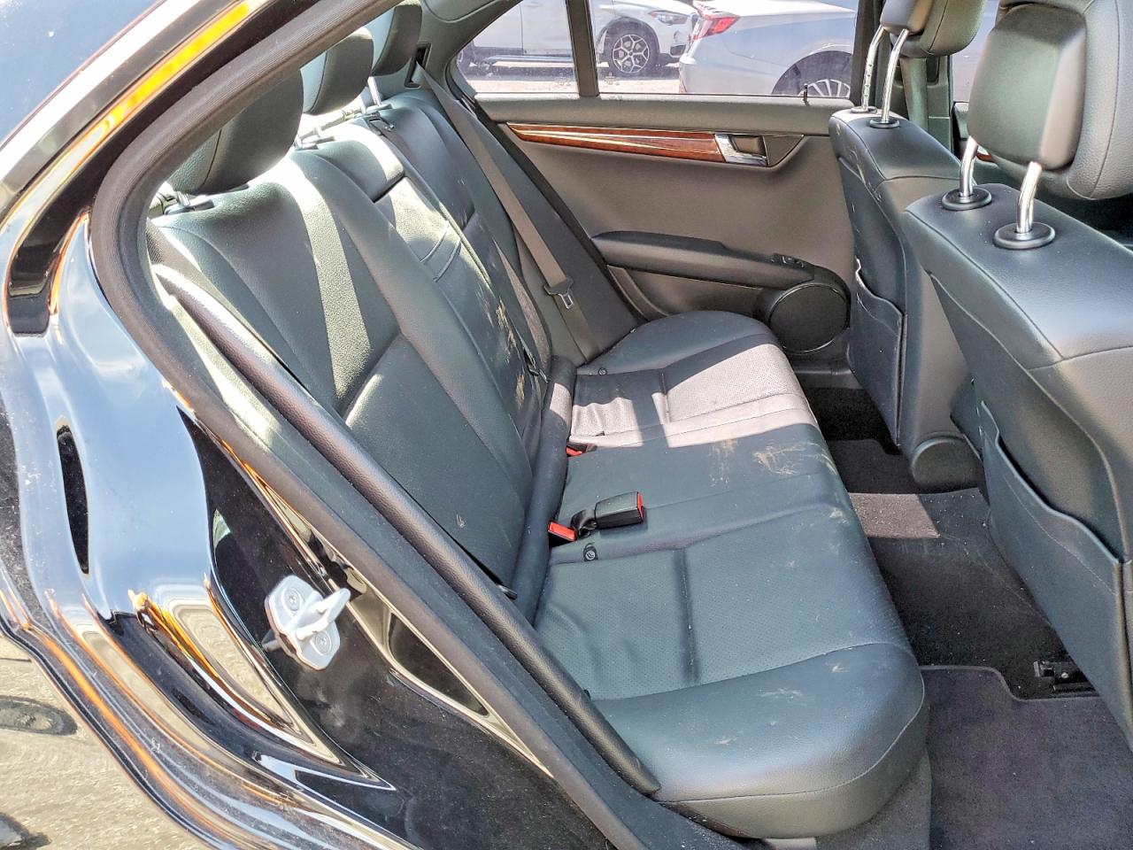 2011 Mercedes-benz C 300 Черный vin: WDDGF5EB1BA424133