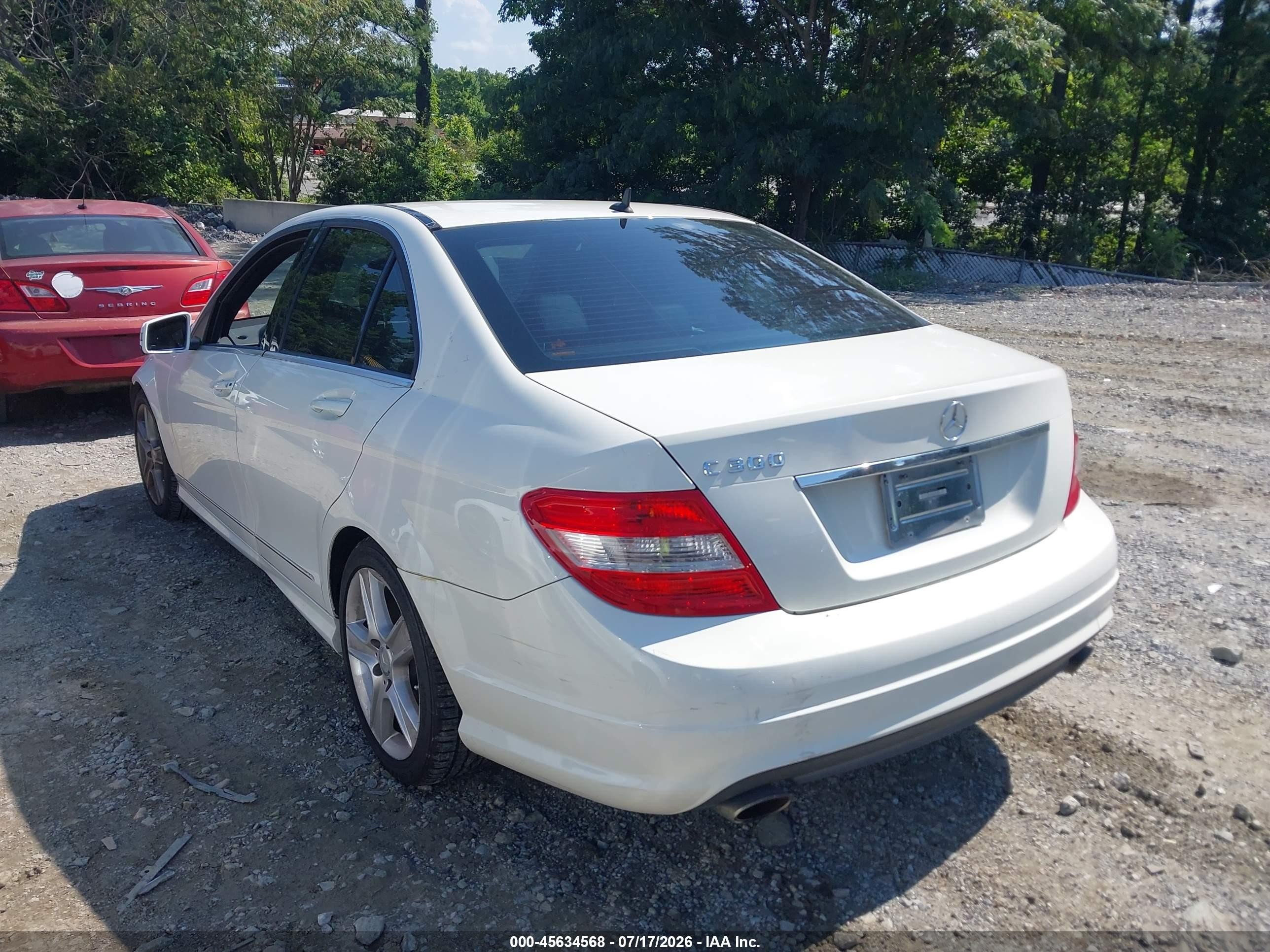 2011 Mercedes-benz C 300 Luxury/sport Белый vin: WDDGF5EB1BA453275