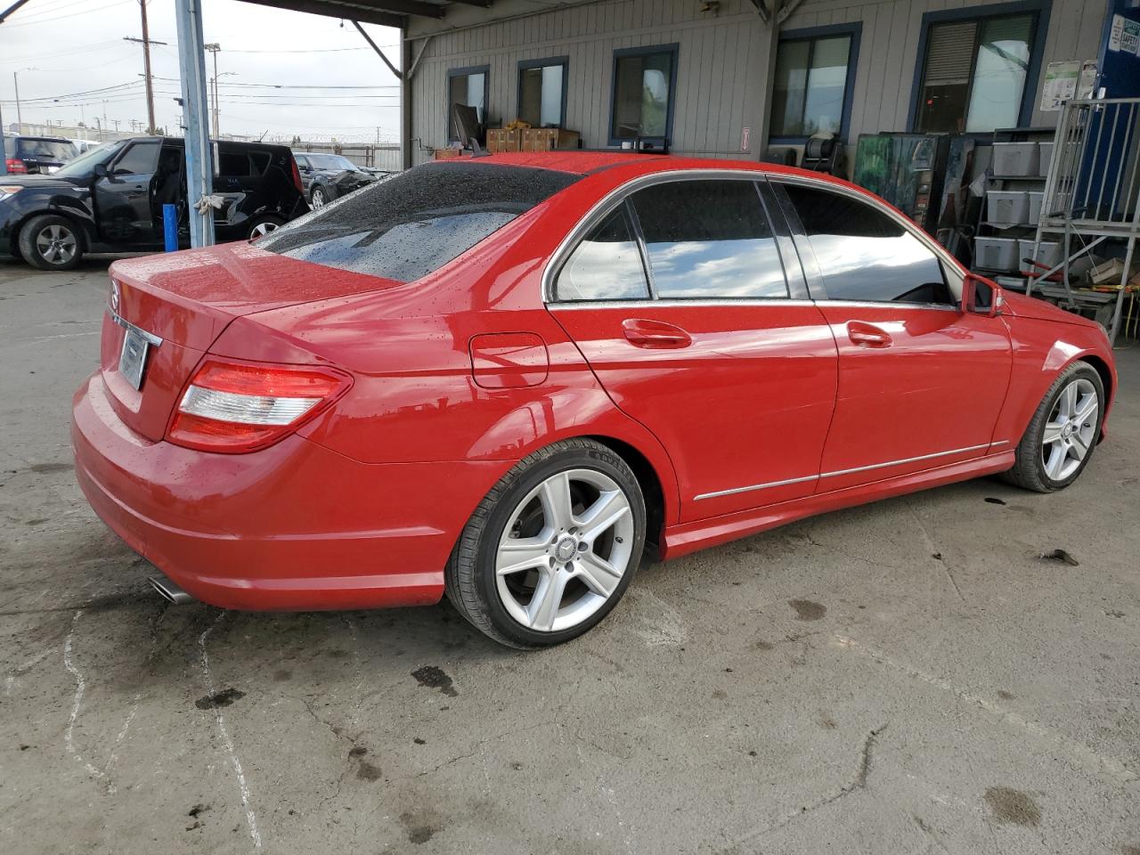 2011 Mercedes-benz C 300 Красный vin: WDDGF5EB1BA456659
