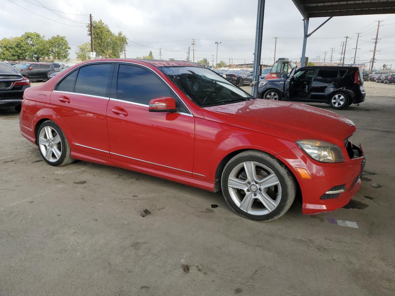 2011 Mercedes-benz C 300 Красный vin: WDDGF5EB1BA456659