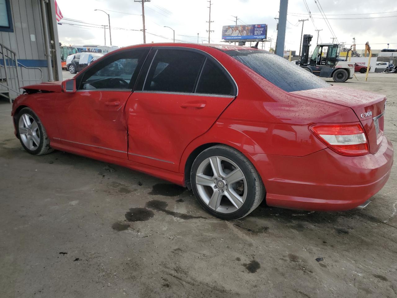 2011 Mercedes-benz C 300 Красный vin: WDDGF5EB1BA456659
