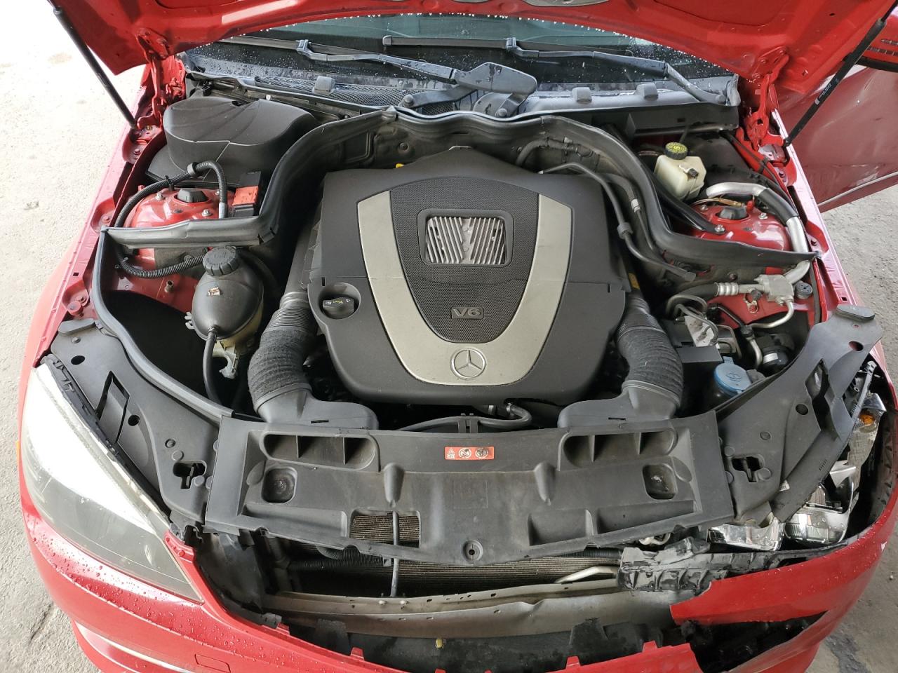 2011 Mercedes-benz C 300 Красный vin: WDDGF5EB1BA456659