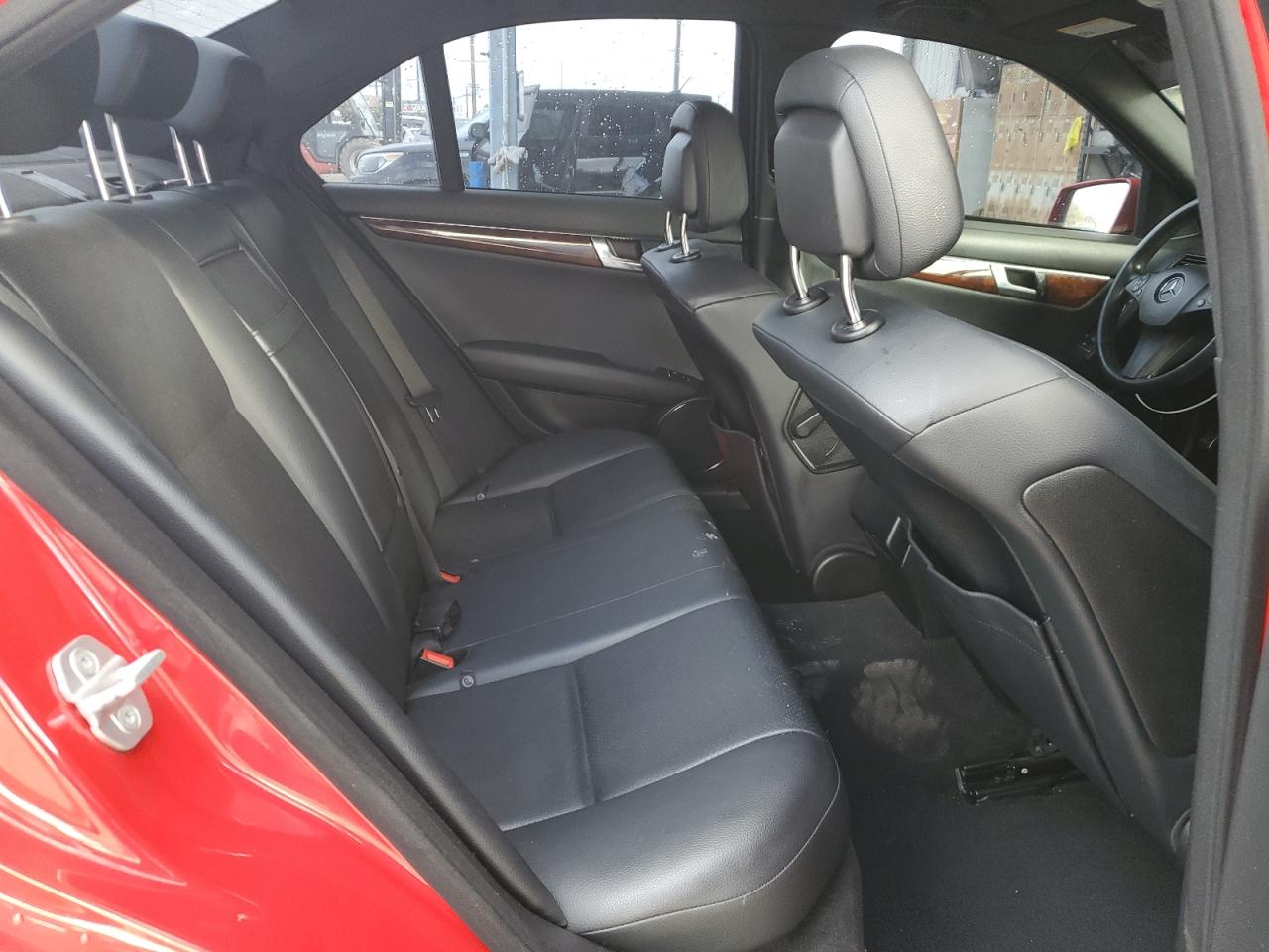 2011 Mercedes-benz C 300 Красный vin: WDDGF5EB1BA456659