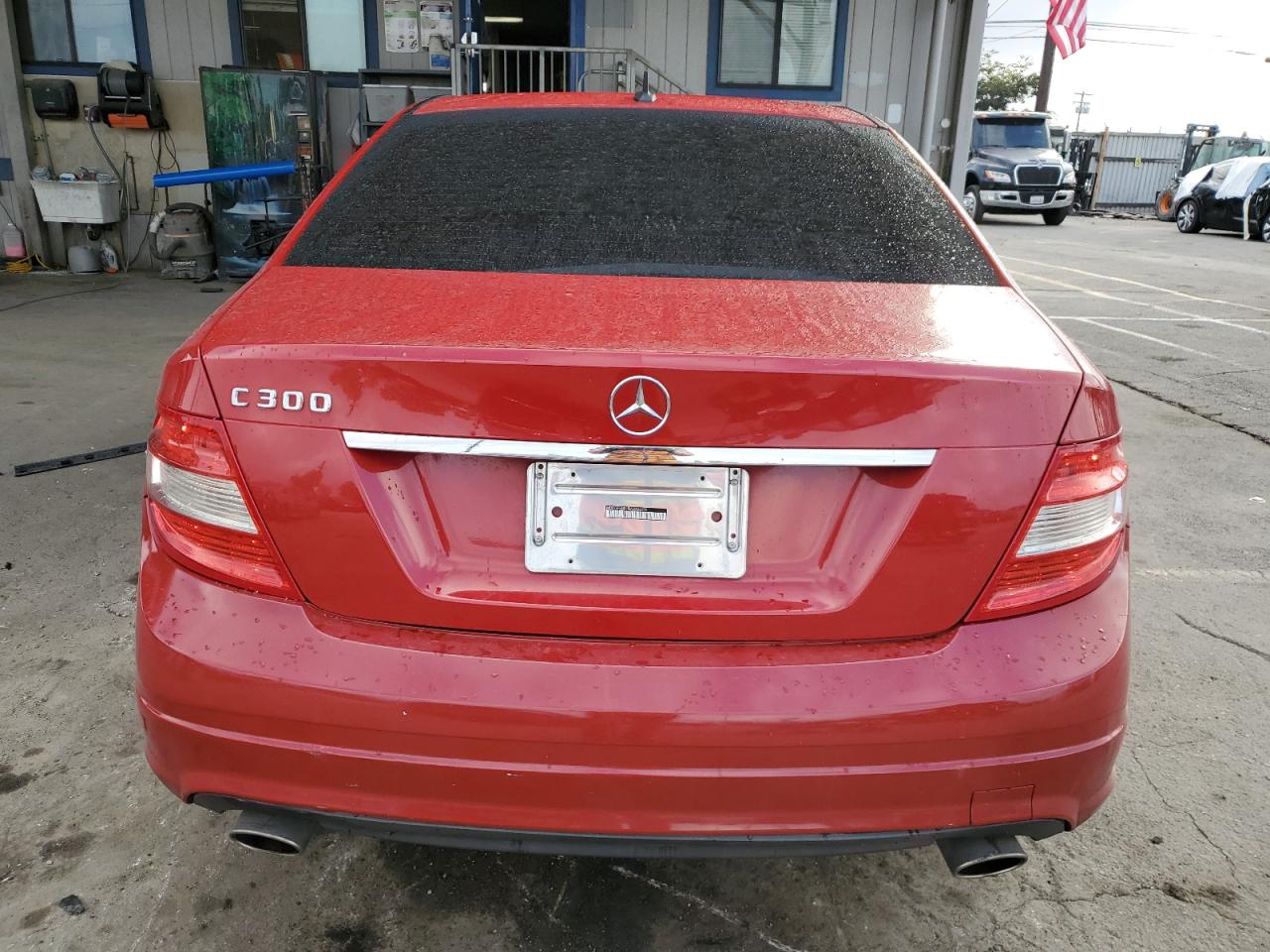 2011 Mercedes-benz C 300 Красный vin: WDDGF5EB1BA456659