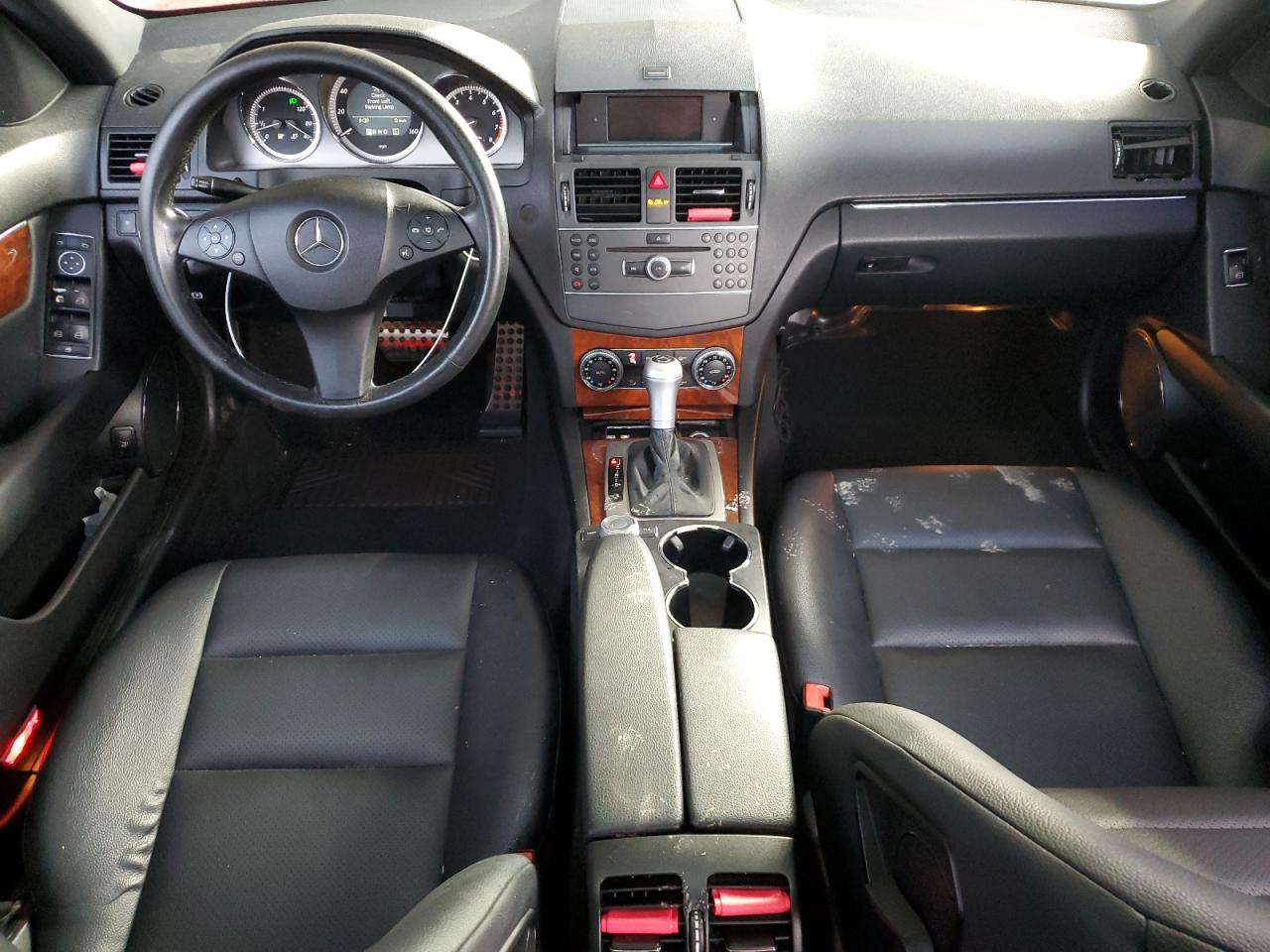 2011 Mercedes-benz C 300 Красный vin: WDDGF5EB1BA456659