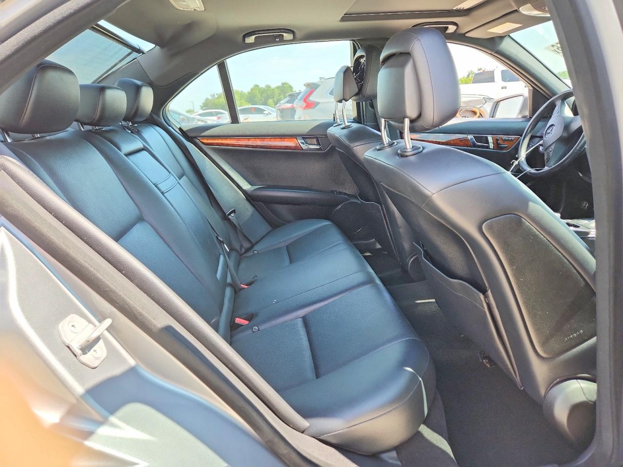 2011 Mercedes-benz C 300 Silver vin: WDDGF5EB1BA464759
