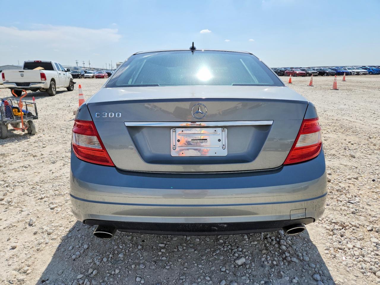 2011 Mercedes-benz C 300 Silver vin: WDDGF5EB1BA464759