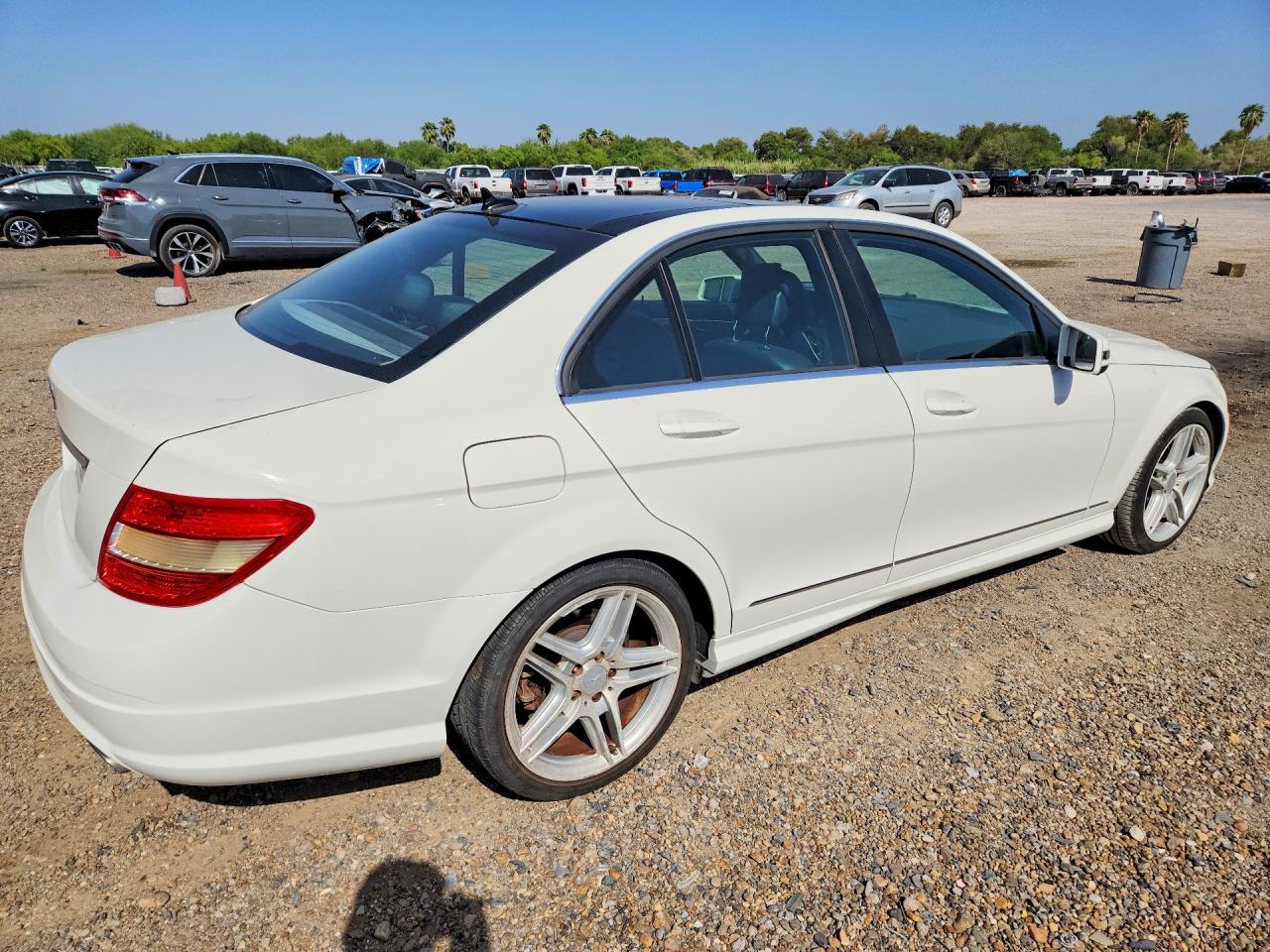 2011 Mercedes-benz C 300 White vin: WDDGF5EB1BA470397