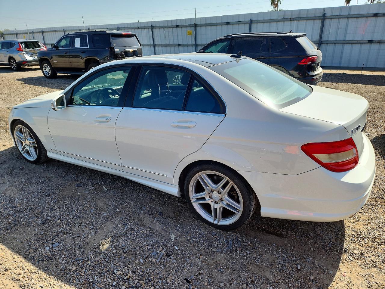 2011 Mercedes-benz C 300 White vin: WDDGF5EB1BA470397