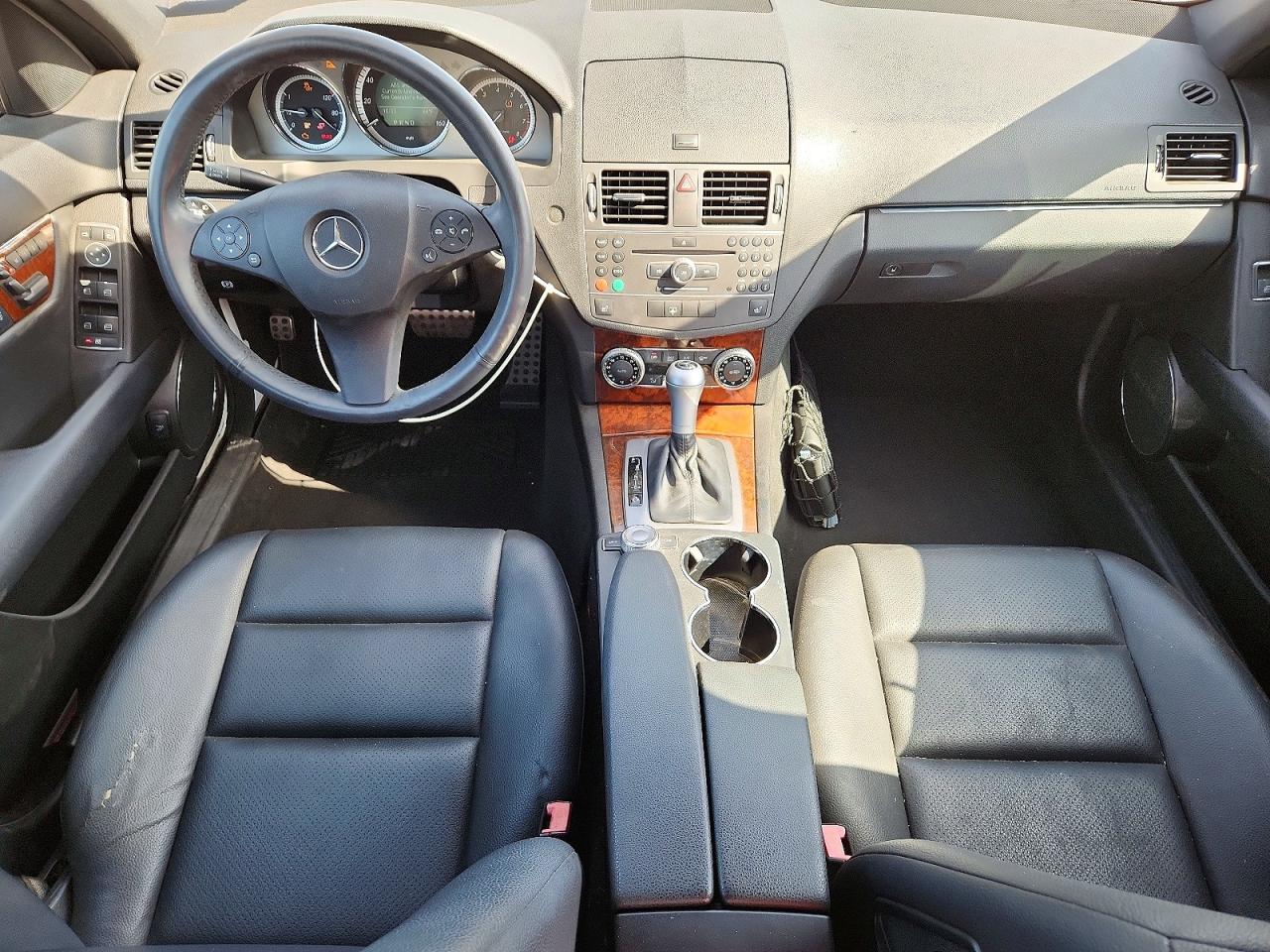 2011 Mercedes-benz C 300 White vin: WDDGF5EB1BA470397