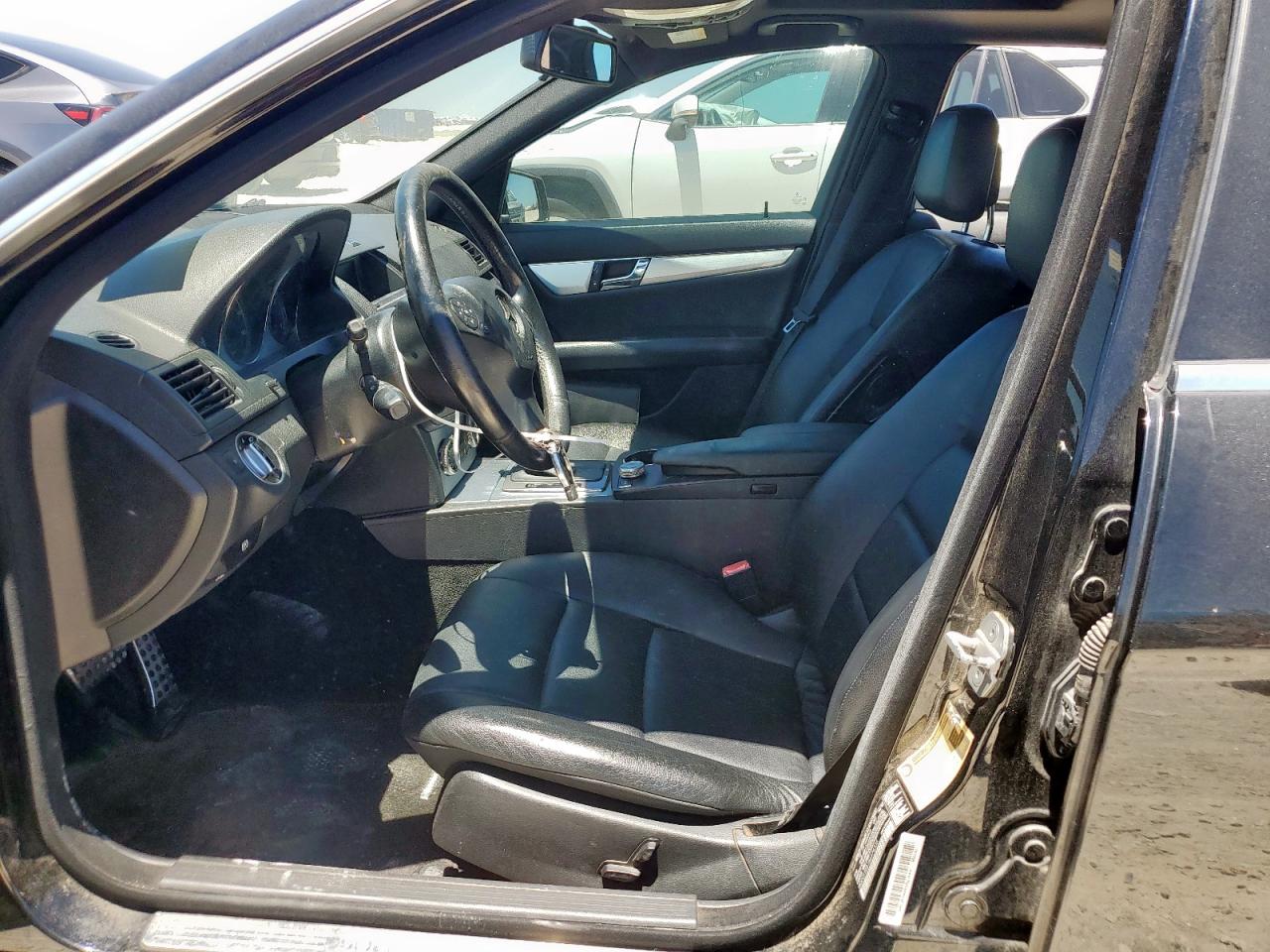 2011 Mercedes-benz C 300 Черный vin: WDDGF5EB1BA474336