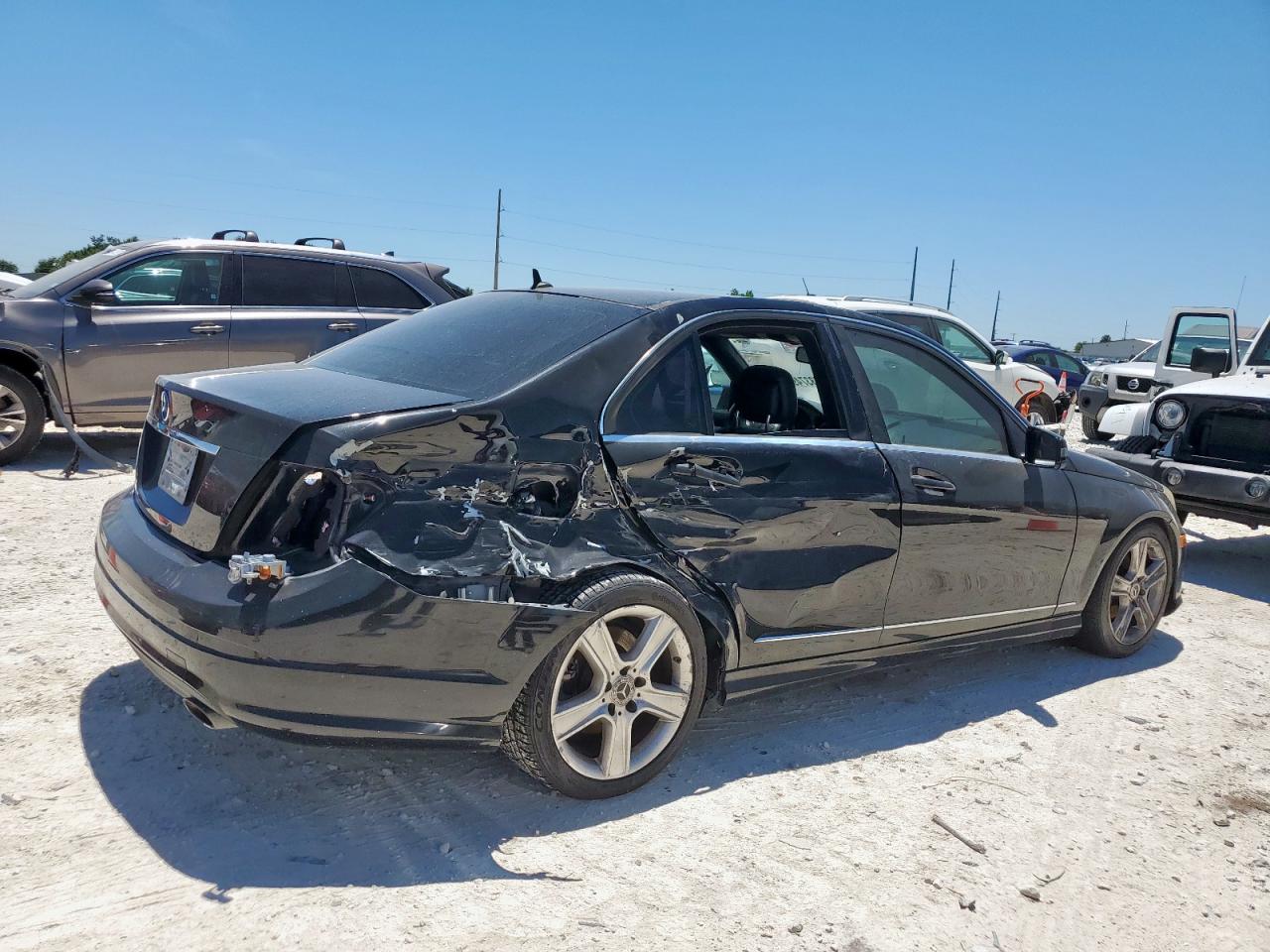 2011 Mercedes-benz C 300 Черный vin: WDDGF5EB1BA474336
