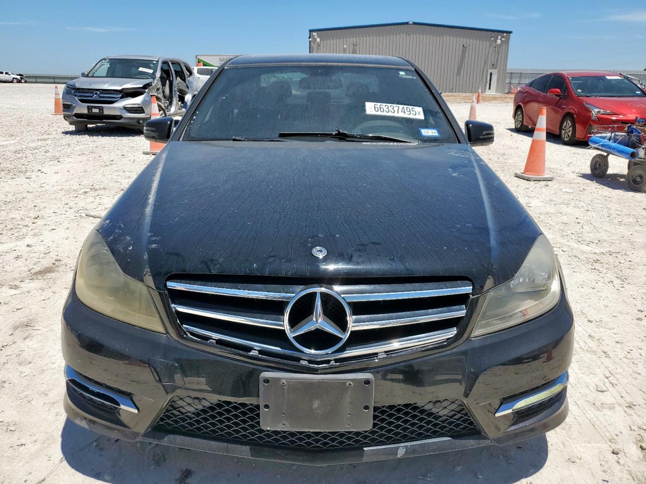 2011 Mercedes-benz C 300 Черный vin: WDDGF5EB1BA474336