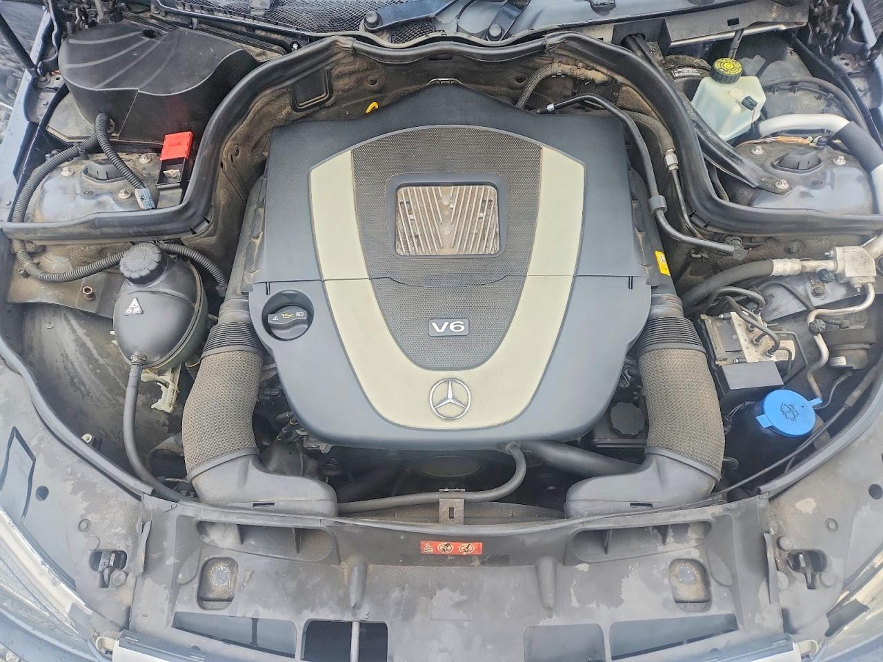 2011 Mercedes-benz C 300 Gray vin: WDDGF5EB1BA484025