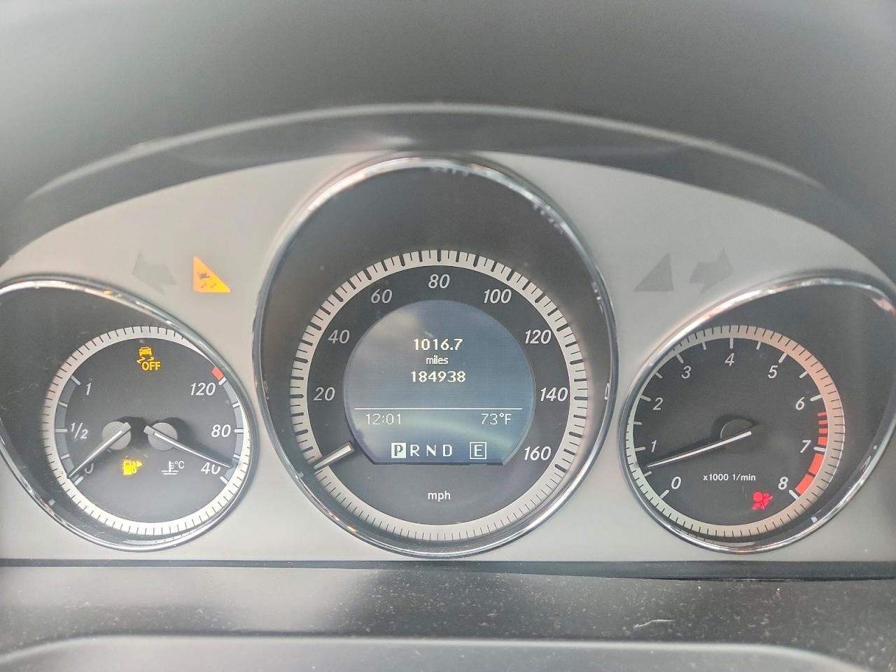 2011 Mercedes-benz C 300 Gray vin: WDDGF5EB1BA484025