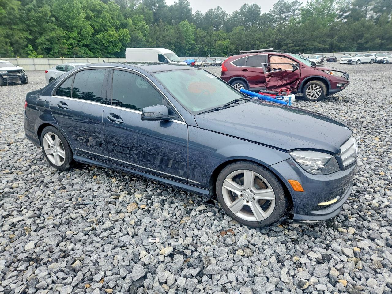 2011 Mercedes-benz C 300 Gray vin: WDDGF5EB1BA484025