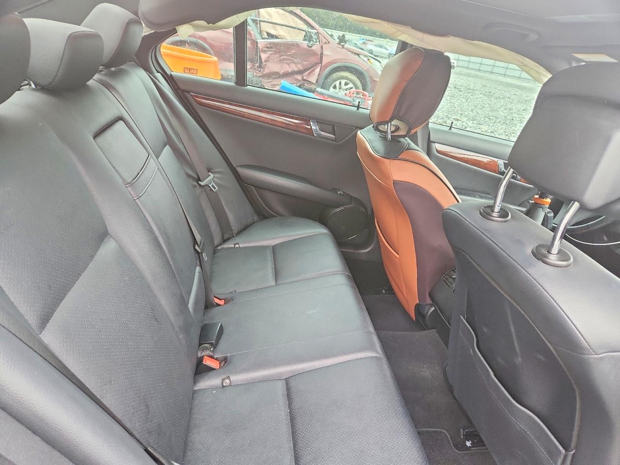 2011 Mercedes-benz C 300 Gray vin: WDDGF5EB1BA484025