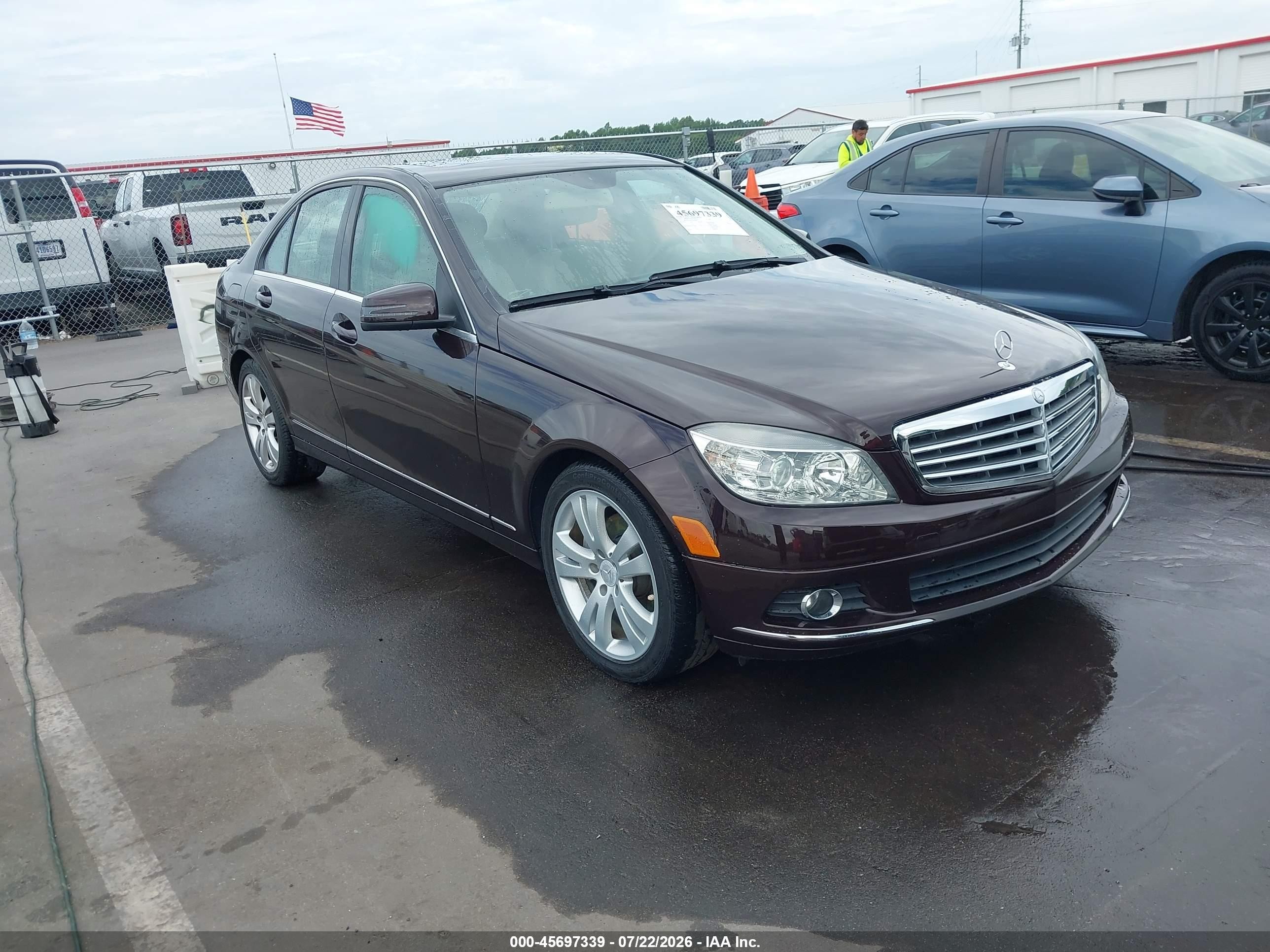 2011 Mercedes-benz C 300 Luxury/sport Коричневый vin: WDDGF5EB1BA495400
