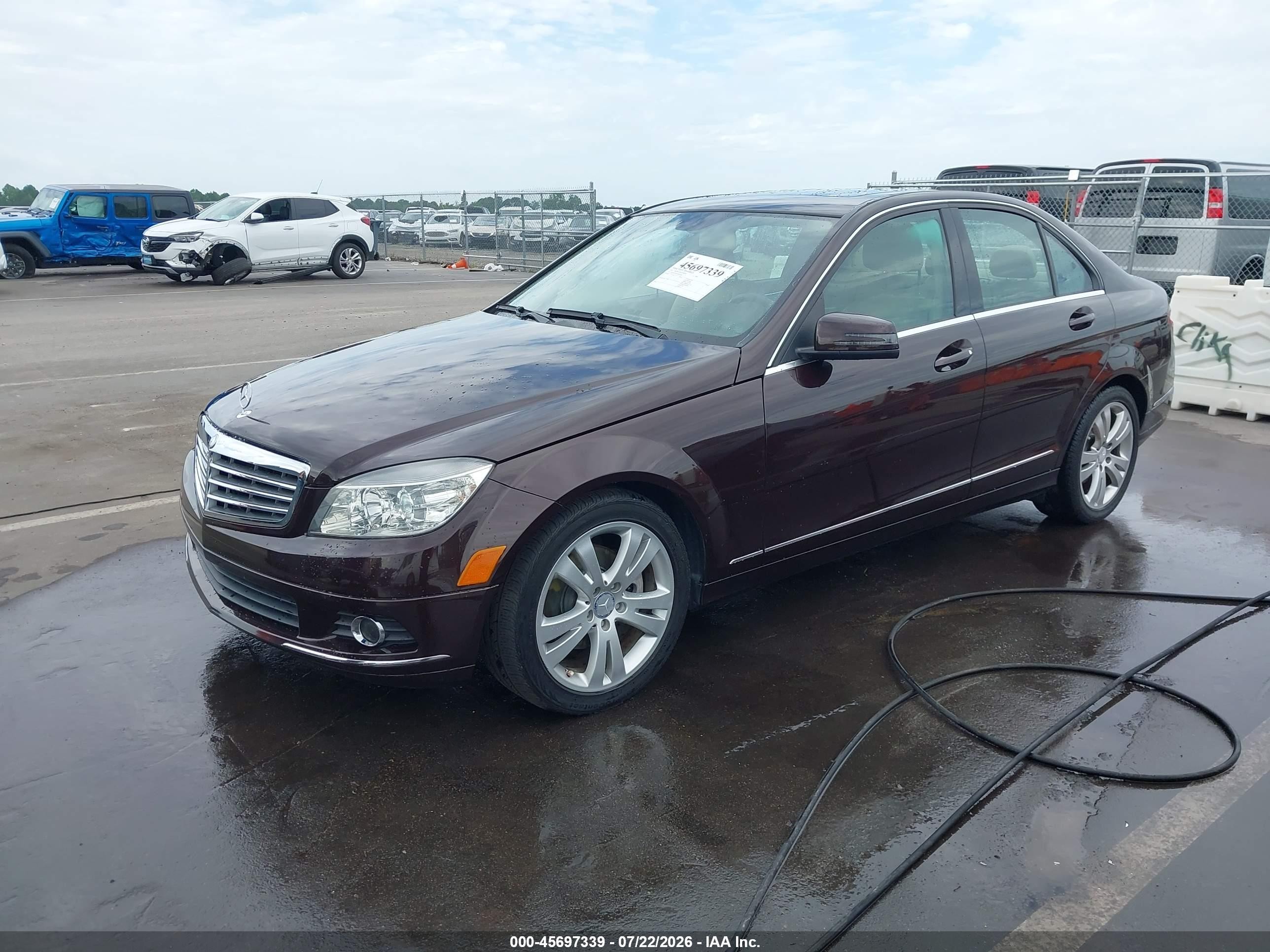 2011 Mercedes-benz C 300 Luxury/sport Коричневый vin: WDDGF5EB1BA495400
