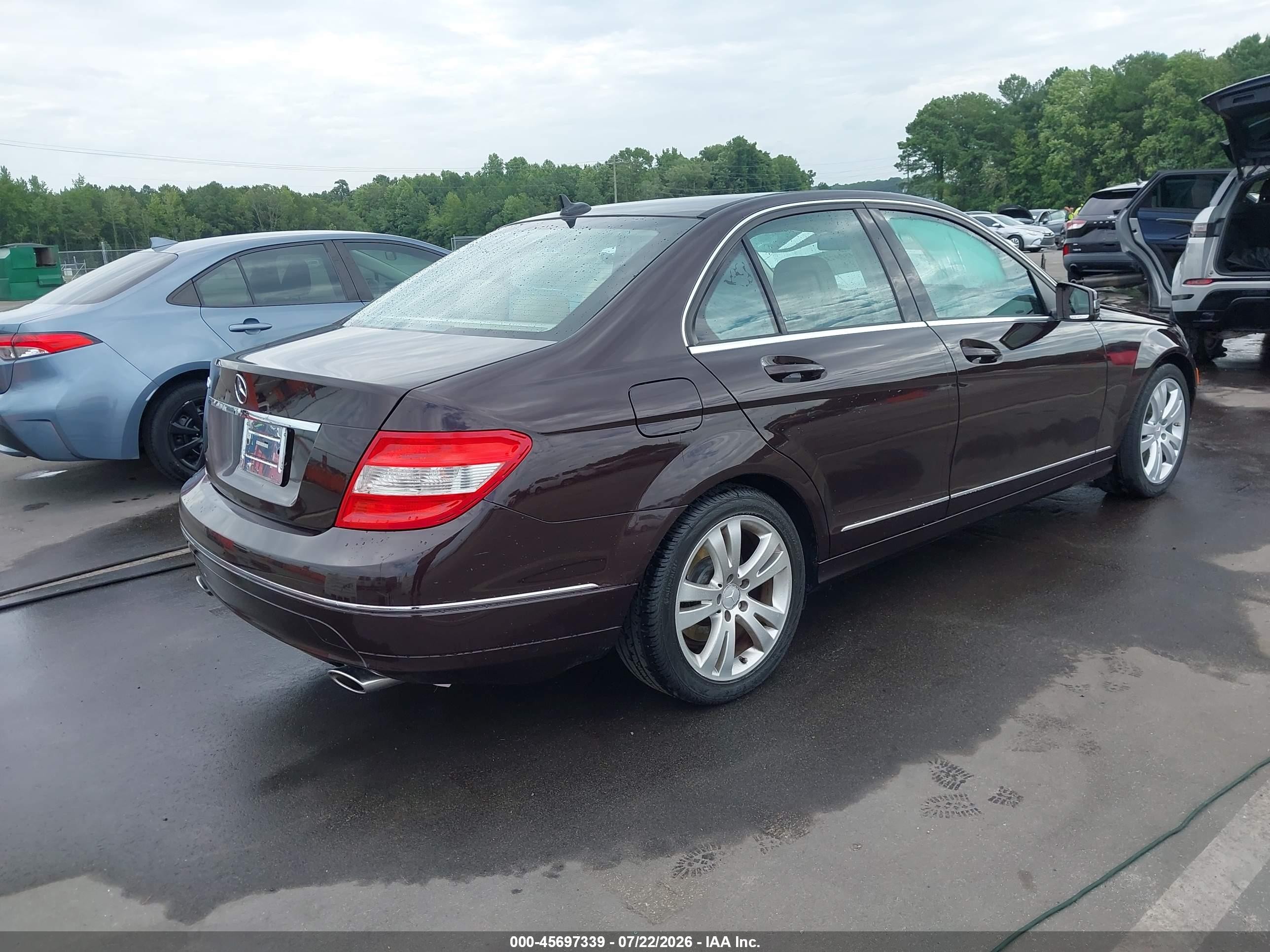 2011 Mercedes-benz C 300 Luxury/sport Коричневый vin: WDDGF5EB1BA495400