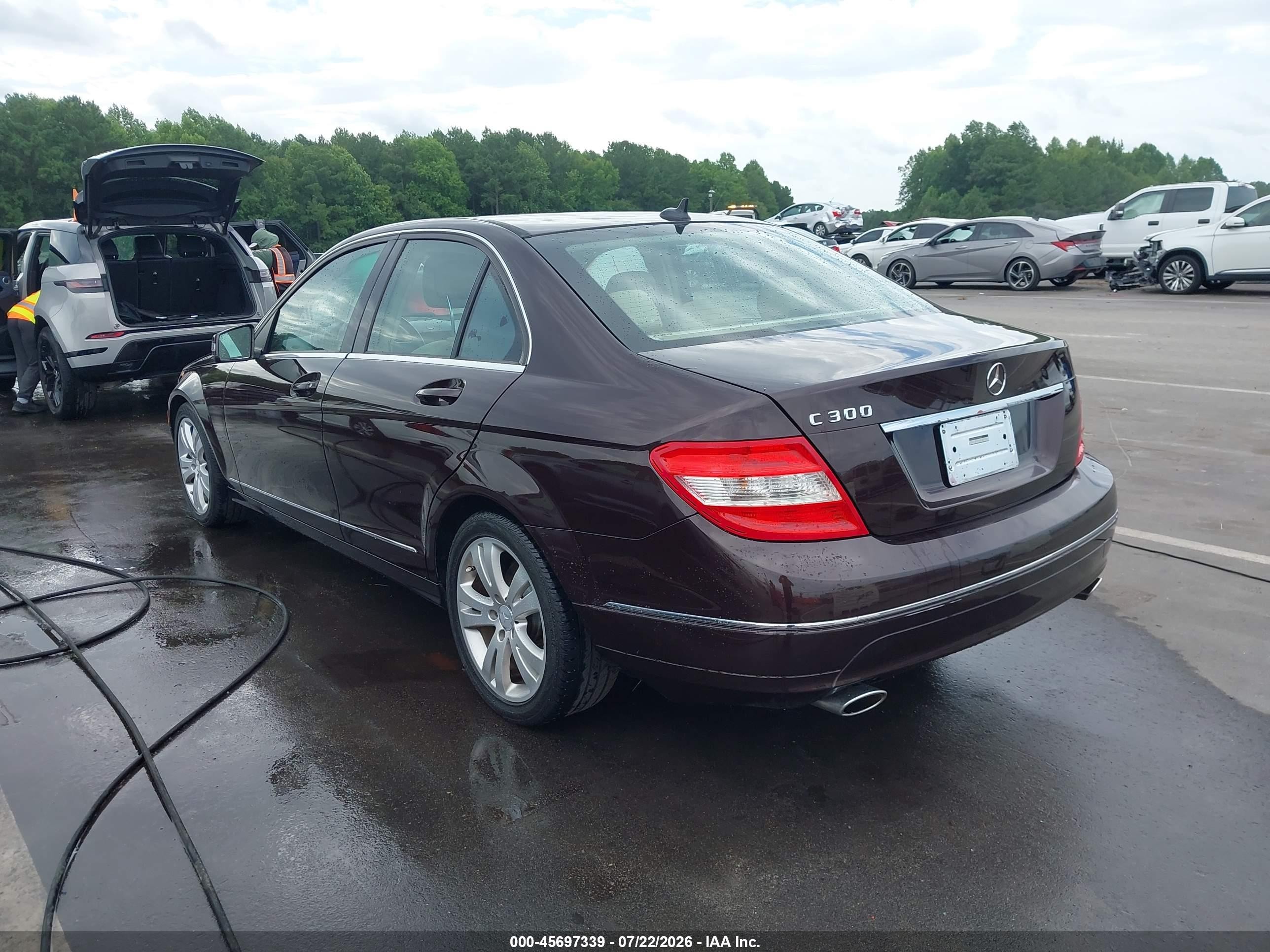 2011 Mercedes-benz C 300 Luxury/sport Коричневый vin: WDDGF5EB1BA495400